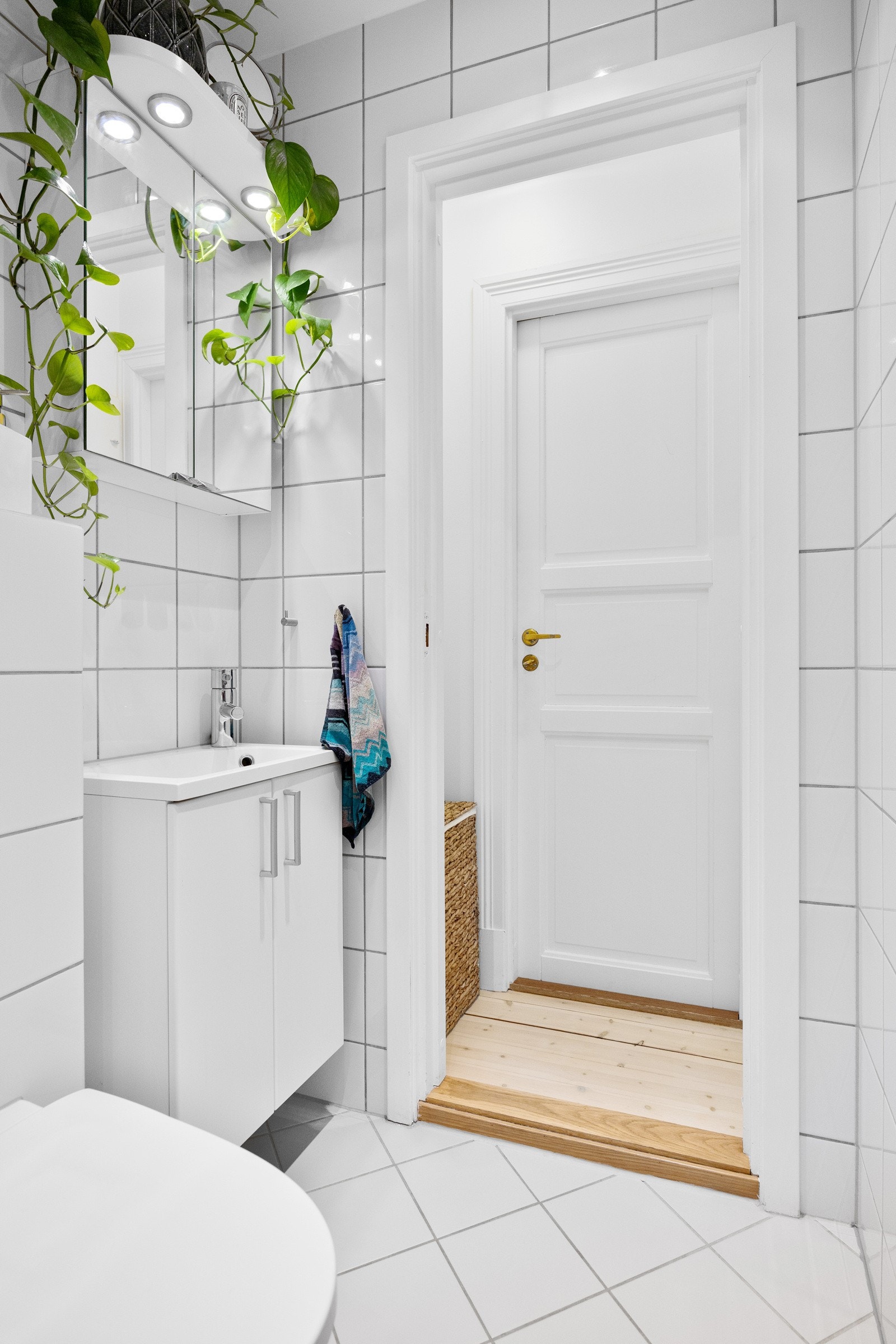 - Takstmann har utført fuktsøk i tilstøtende rom til våtsone. Ingen forhøyede verdier eller andre avvik registrert - Galleribilde