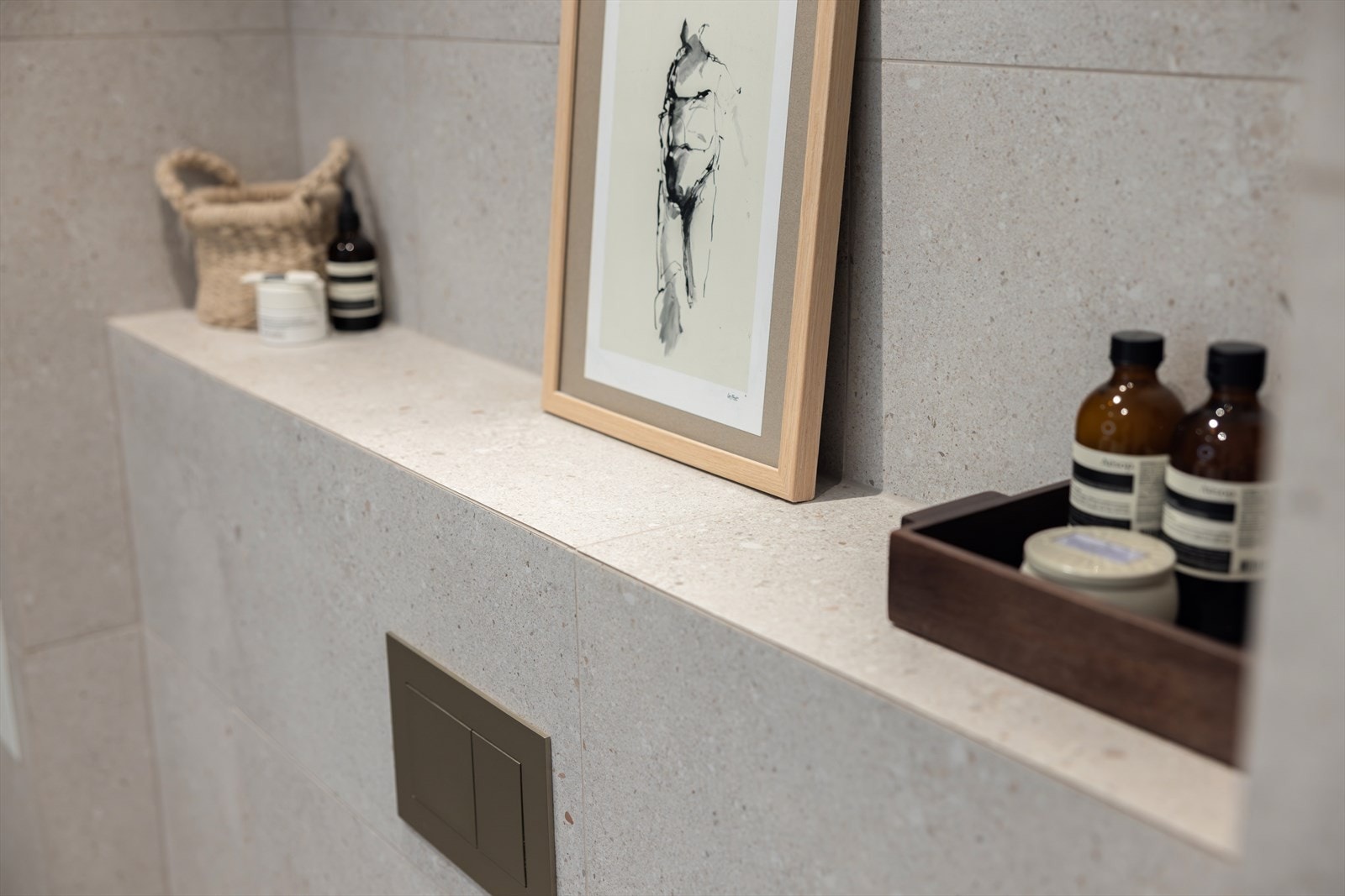 Smakfulle og moderne fliser på vegger og gulv. Galleribilde