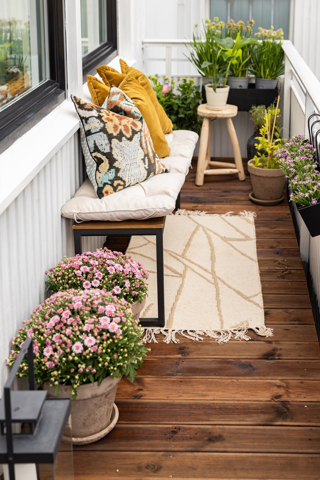 Balkongen måler hele 6kvm og er en herlig forlengelse av stuen gjennom sommerhalvåret. Galleribilde