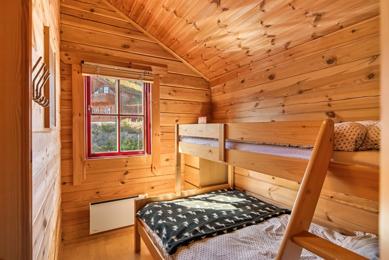 Soverom med familiekøye Galleribilde