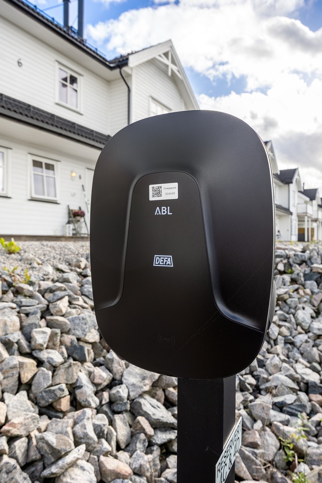 Til leiligheten medfølger p-plass med elbillader. Galleribilde