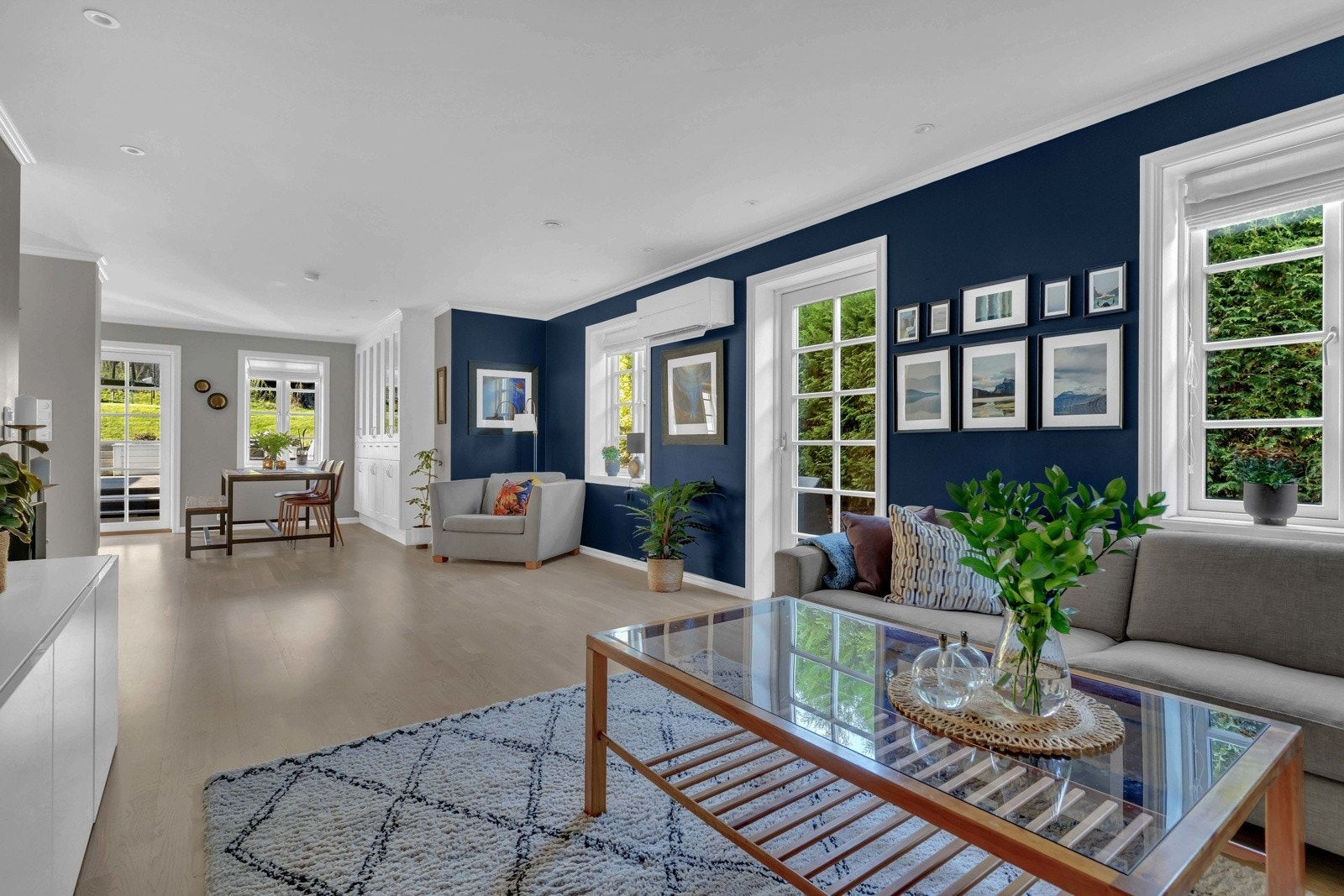 Med utgang til uteområdene både fra stuen og kjøkkenet Galleribilde