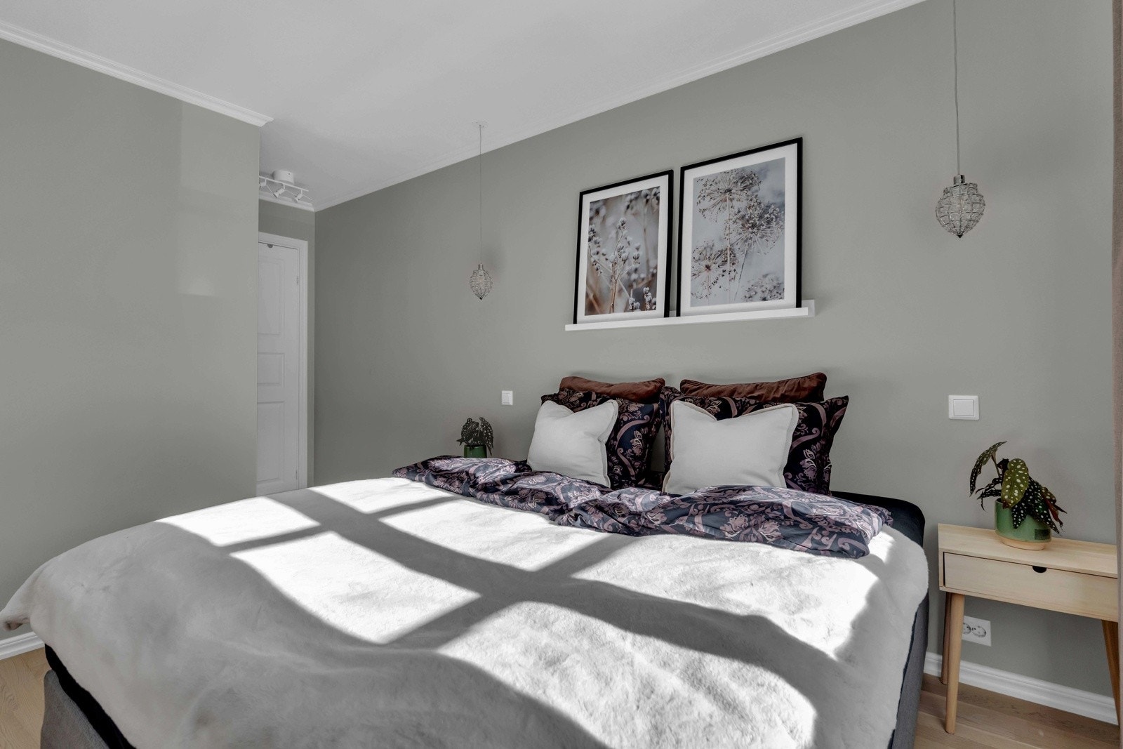 Hvorav hovedsoverommet har egen nisje for garderobe og bad Galleribilde