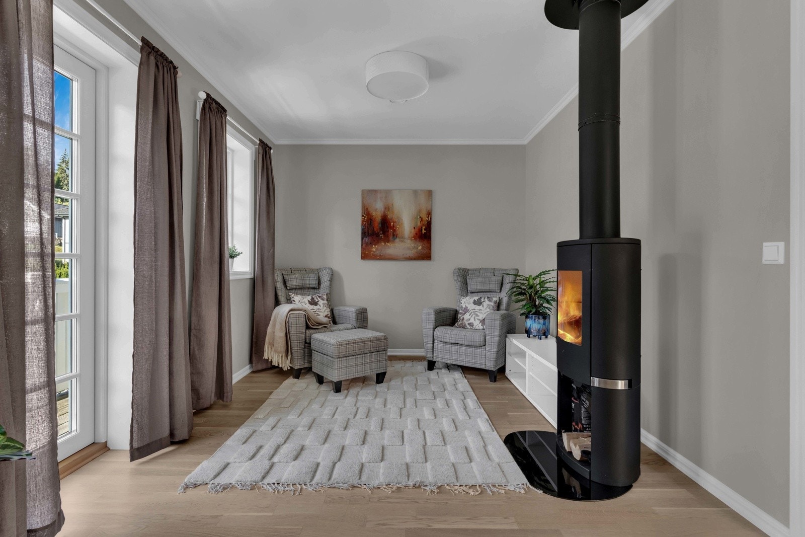 Egen stue. Rommet har blitt benyttet som lekerom og soverom. Her er mulighetene mange! Galleribilde