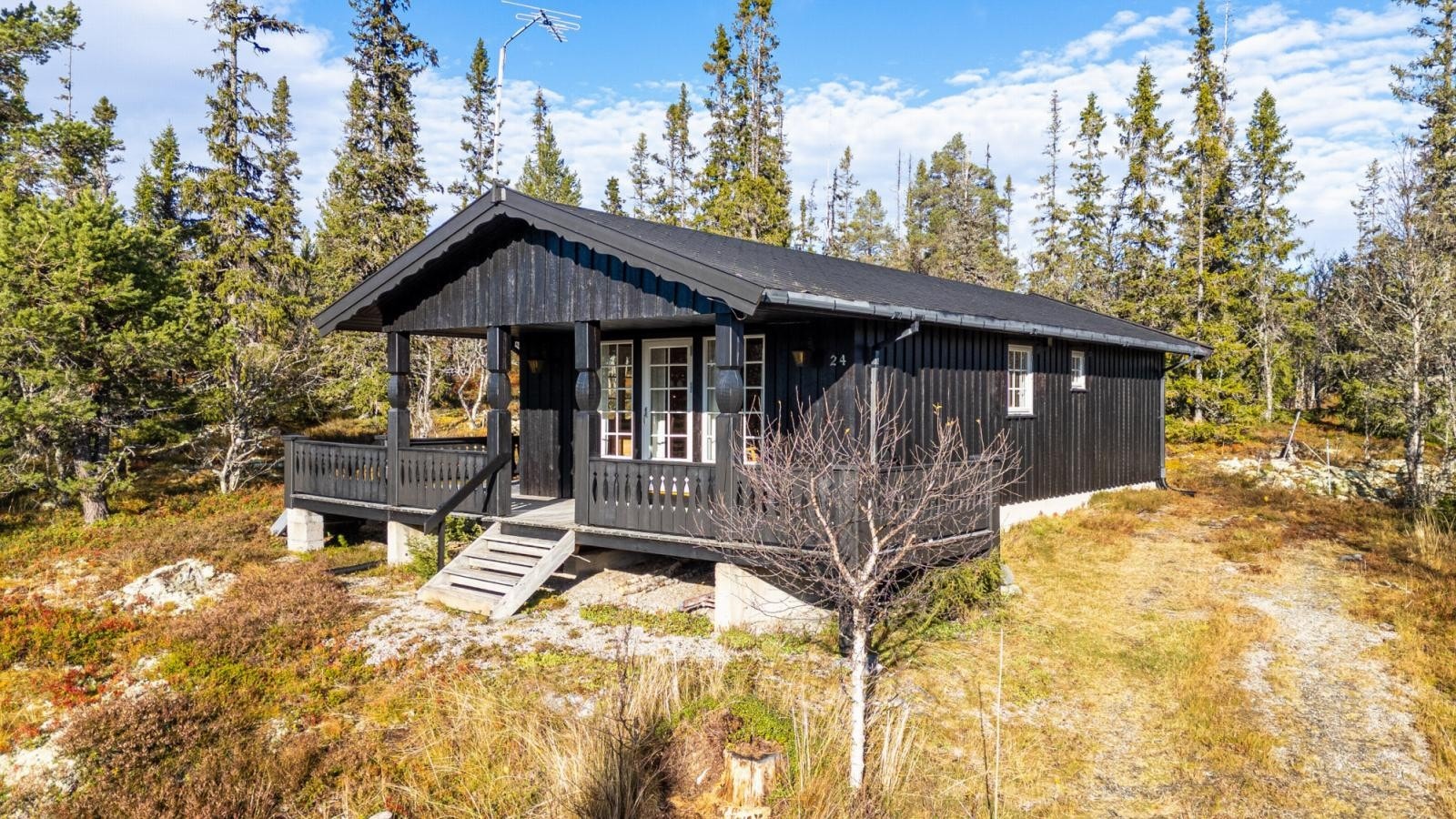 Flott fjellhytte med 3 soverom, samt gode parkeringsmuligheter i oppkjørsel Galleribilde