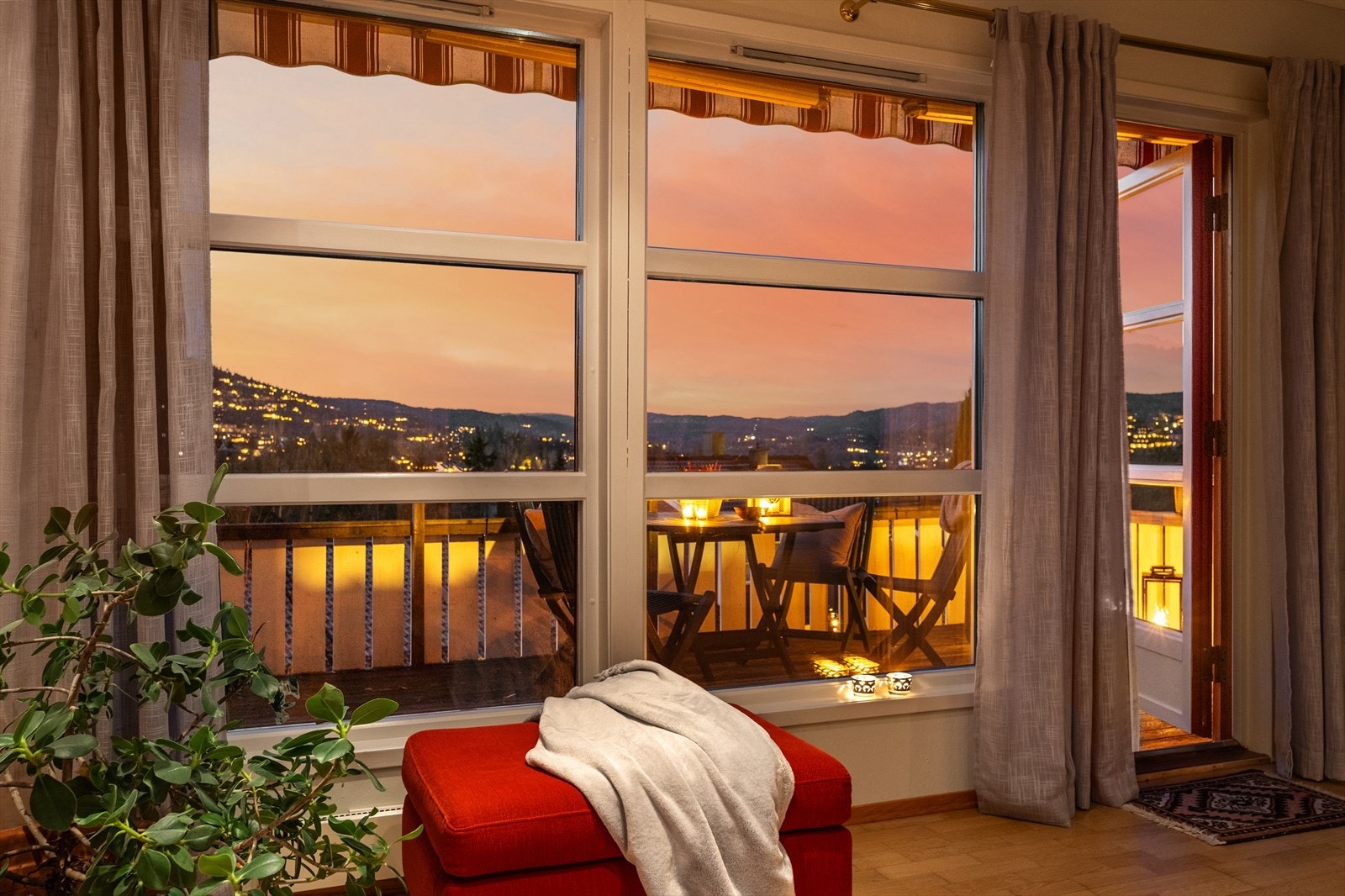 Boligen ligger høyt, fritt og usjenert med nydelig utsikt! Galleribilde