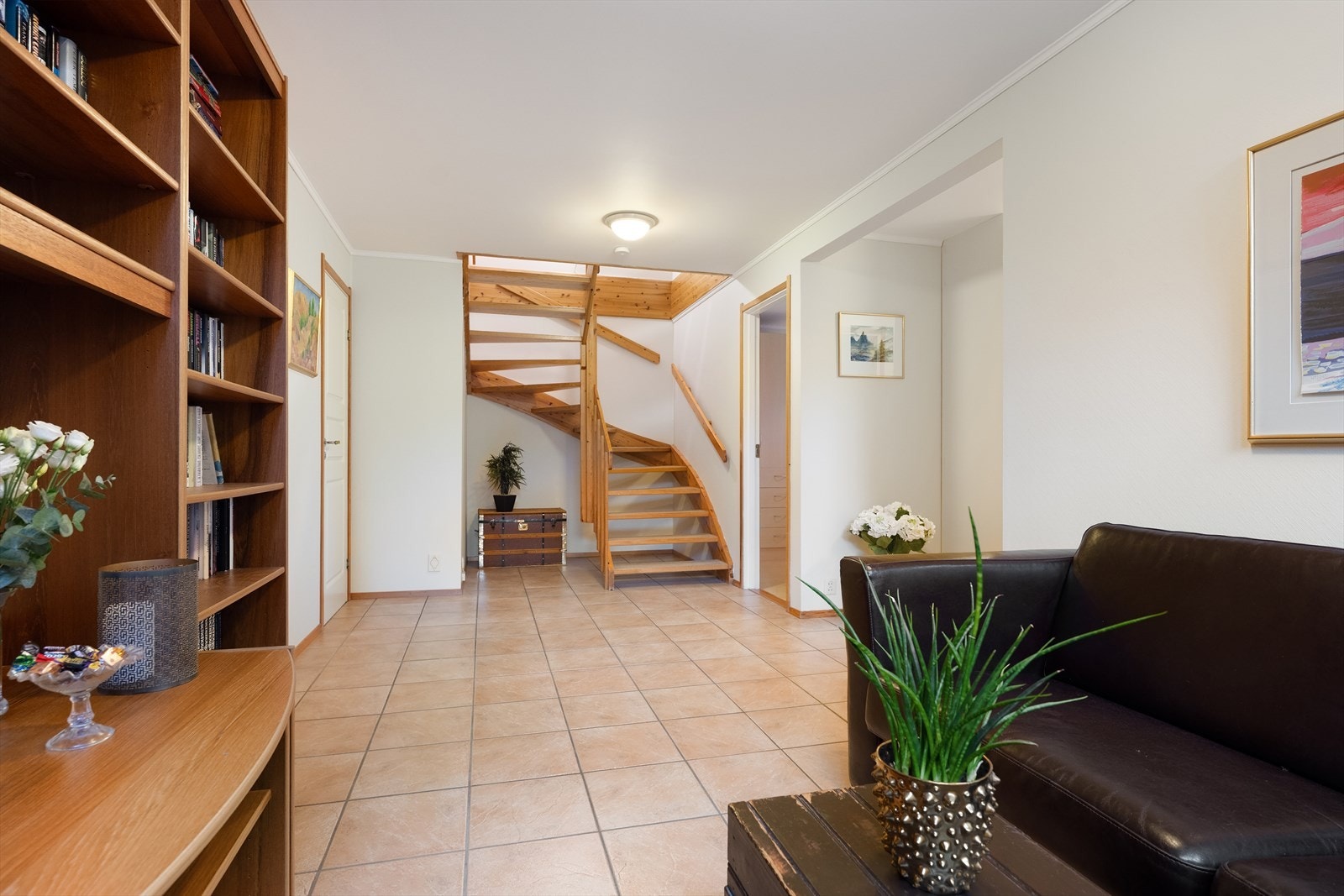 Fra gangen er det tilgang til innvendig bod med god lagringsplass Galleribilde