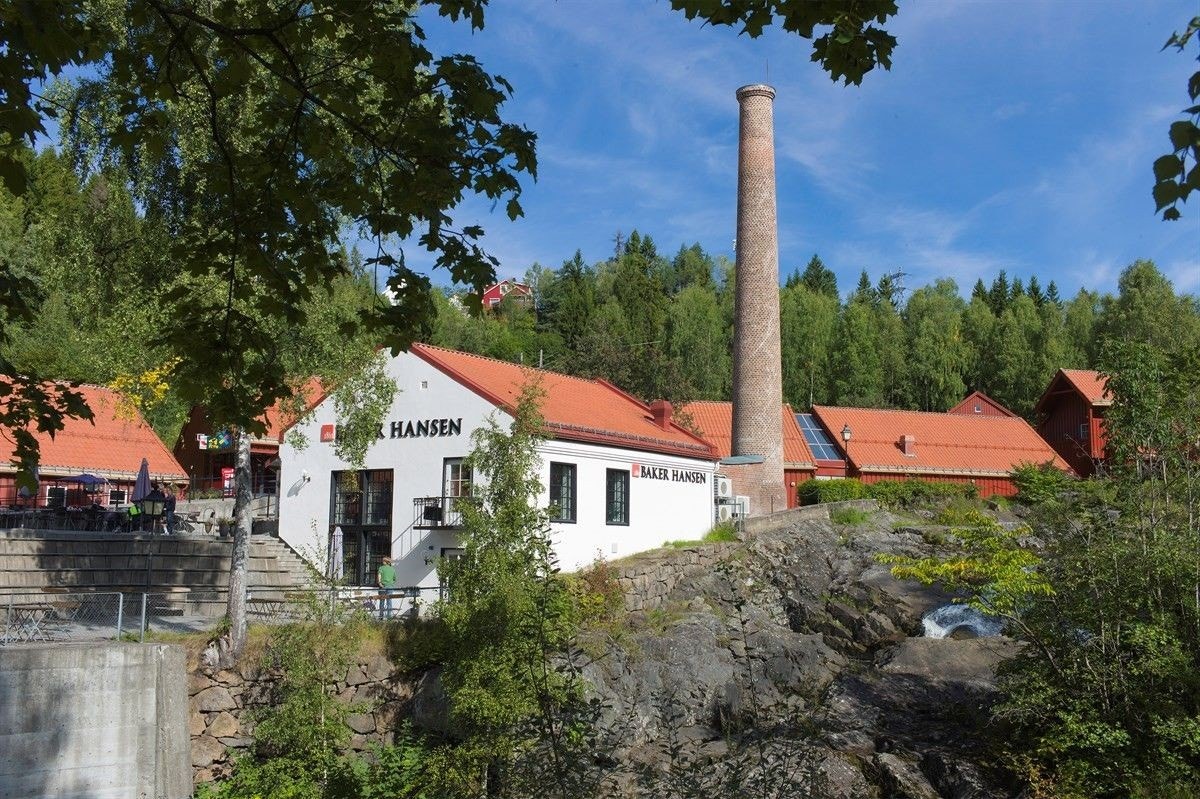 Bærums Verk innehar en rekke butikker, serveringssteder og servicetilbud, og ligger kun en liten gåtur unna boligen Galleribilde