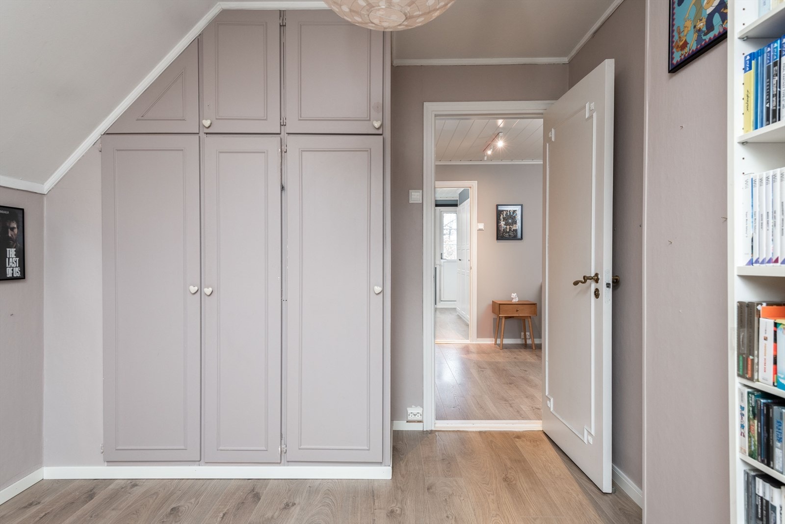 Soverom 3 har plassbygde garderobeskap Galleribilde