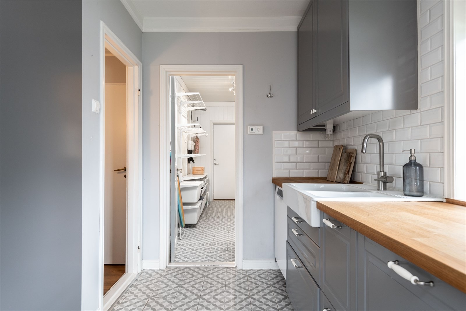 Kjøkken mot vaskerom Galleribilde