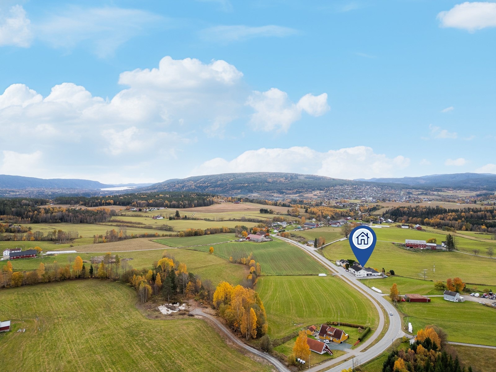 Bø byr på et mangfold av opplevelser. Her finner du vakker og eventyrlig natur med store skogsområder, tjern, vann og elver. Bøelva renner gjennom kommunen, fra Seljordsvatnet til Nordsjø, og gir gode muligheter for fiske. Galleribilde