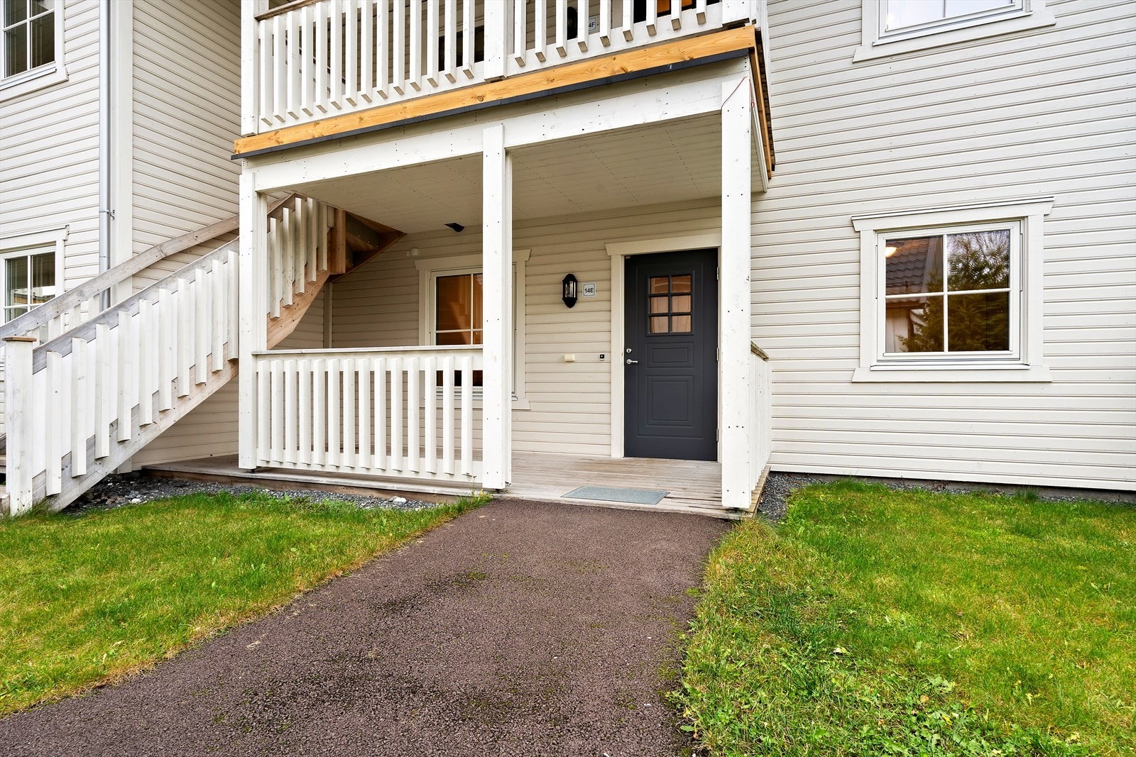 Ved inngangspartiet er det en terrasse på ca 11 kvm. Galleribilde