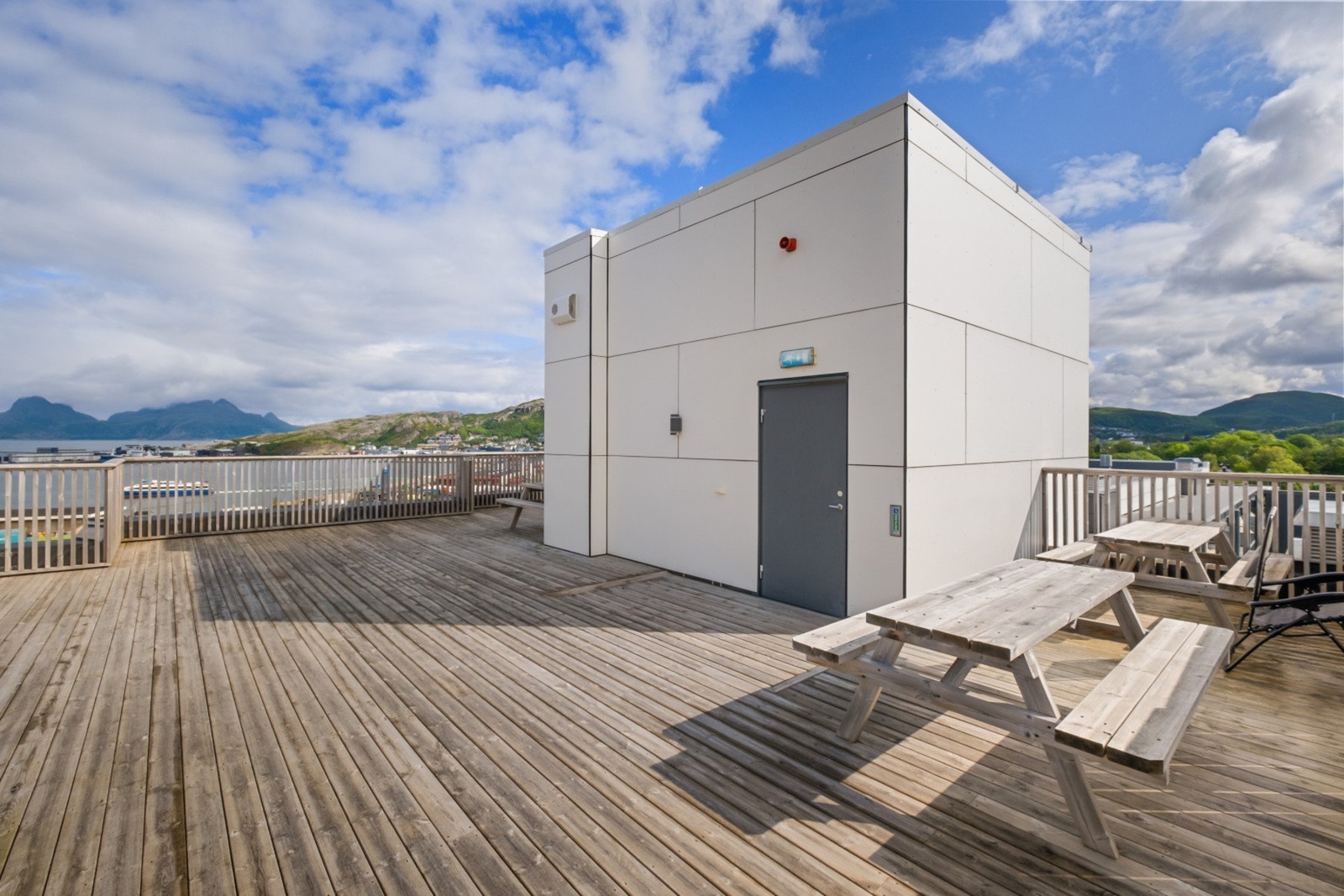 Flott takterrasse som er tilgjengelig for alle beboere. Galleribilde