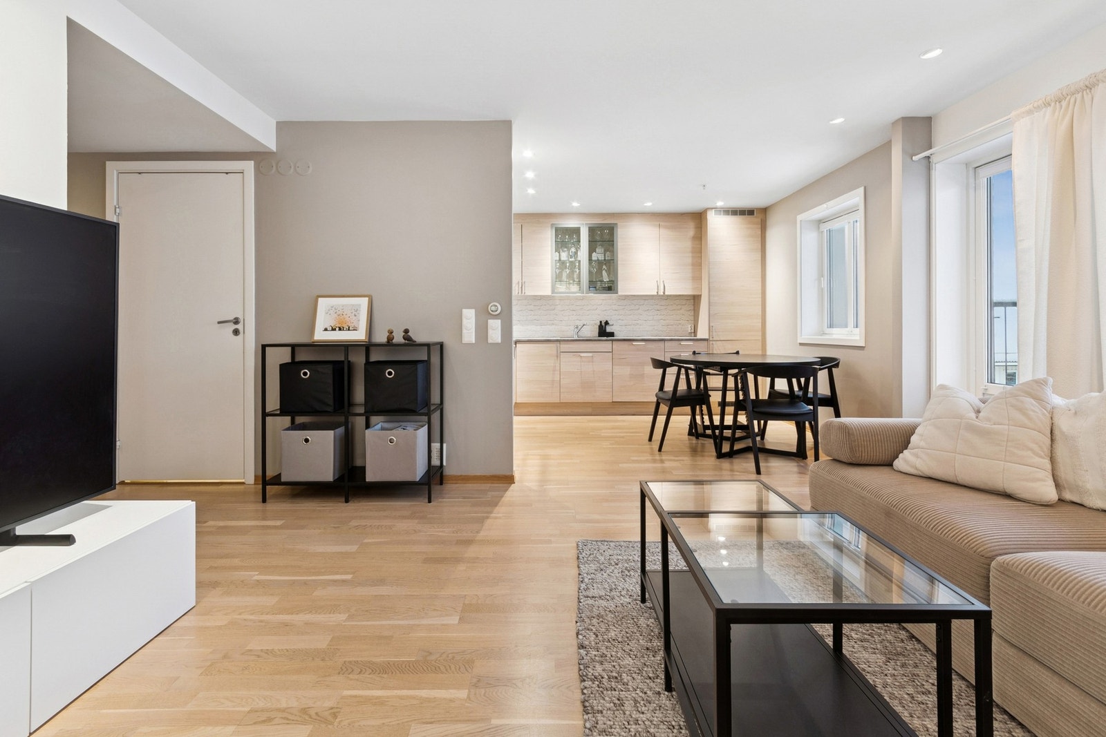 Stue og kjøkken. Galleribilde