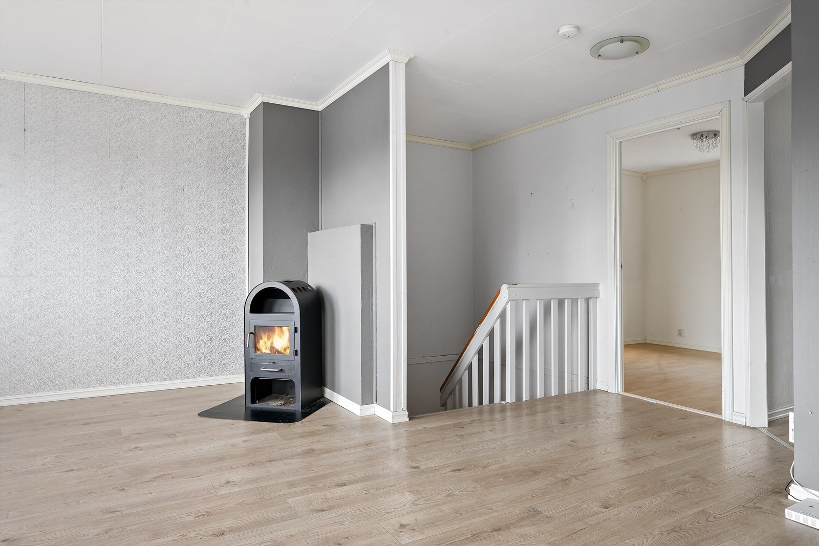 Fra stue er det trapp til u-etg. Galleribilde