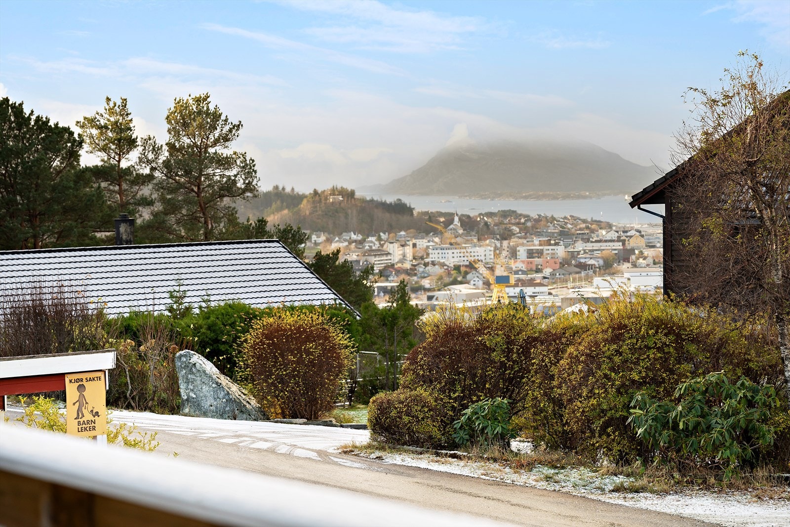 Utsikt mot Florø sentrum Galleribilde