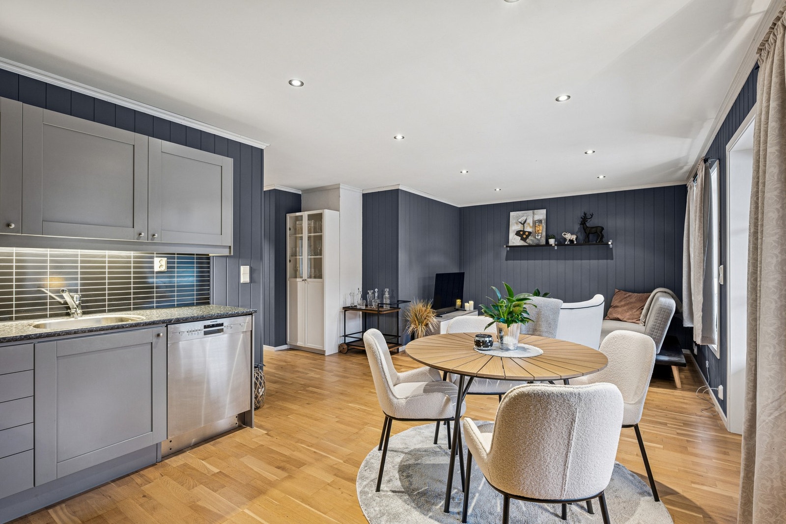 Den åpne løsningen skaper en god atmosfære. Galleribilde