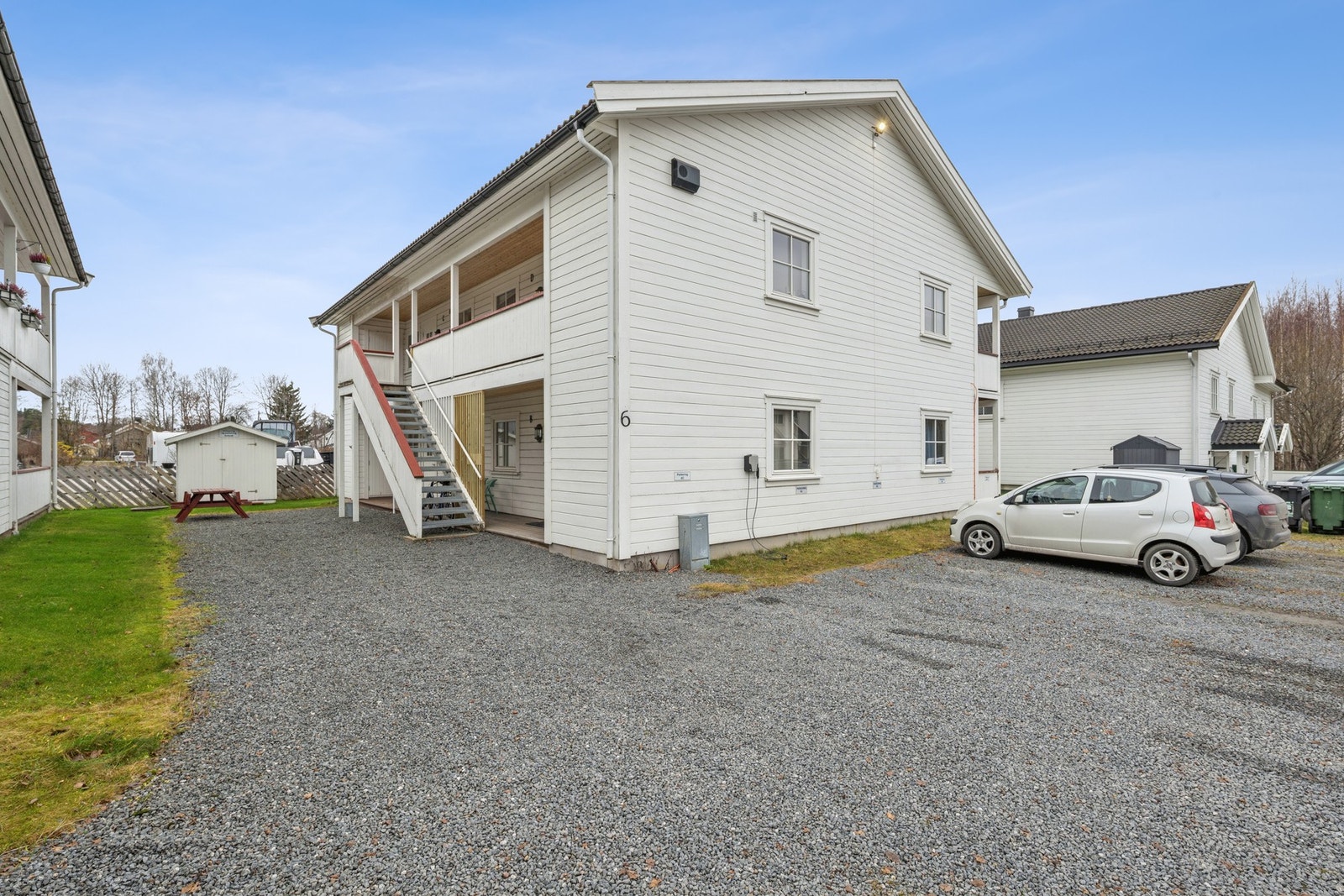 Leiligheten disponerer en parkeringsplass som er merket. Galleribilde