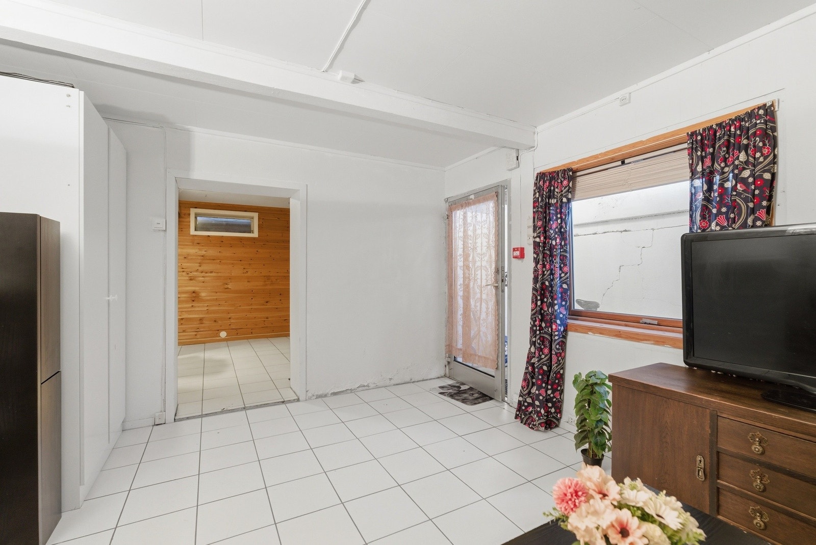 Kjeller er innredet. Har vært benyttet av selger som bod, som er ihht. byggemeldte tegninger. Galleribilde