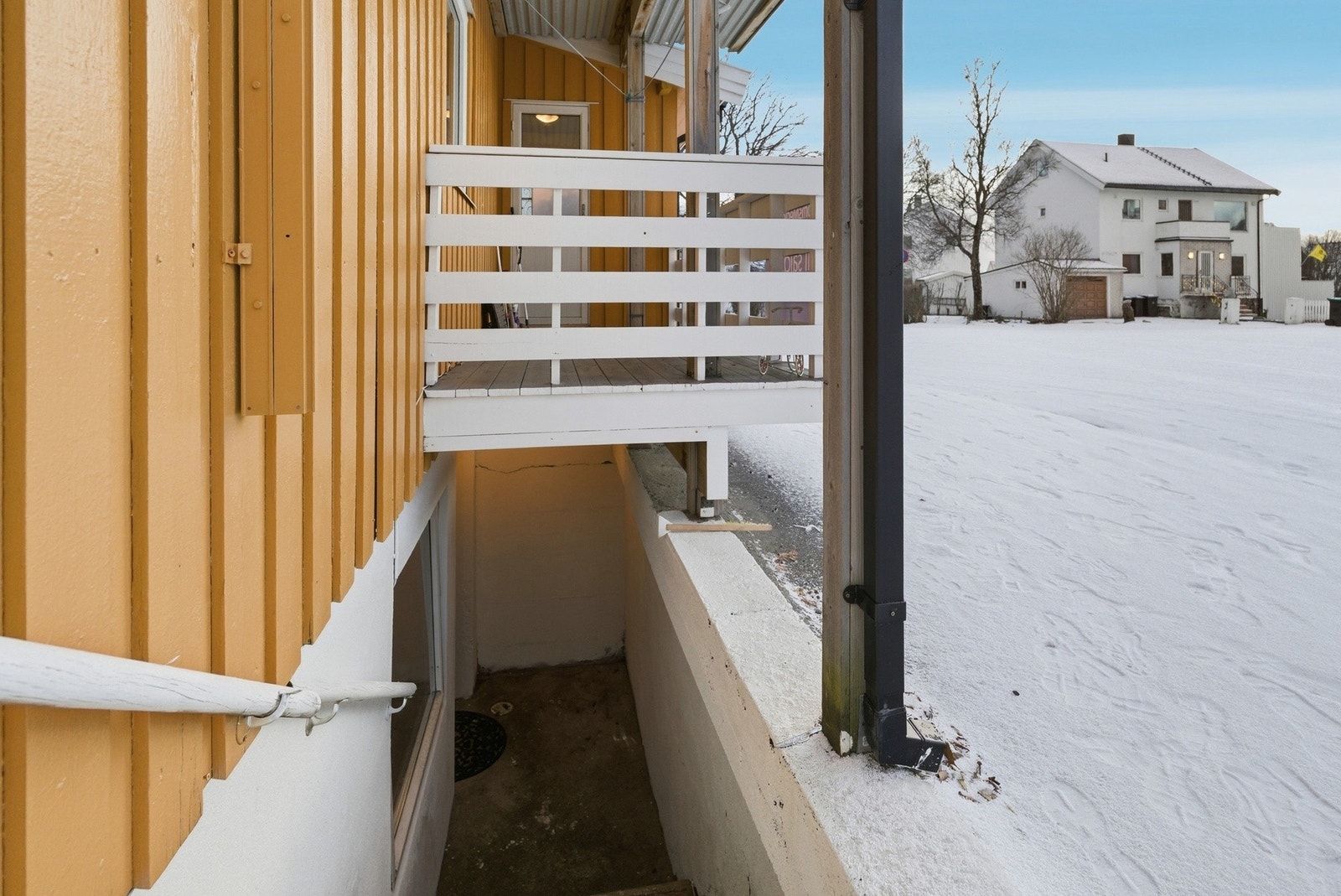 Egen trappenedgang til kjeller. Galleribilde