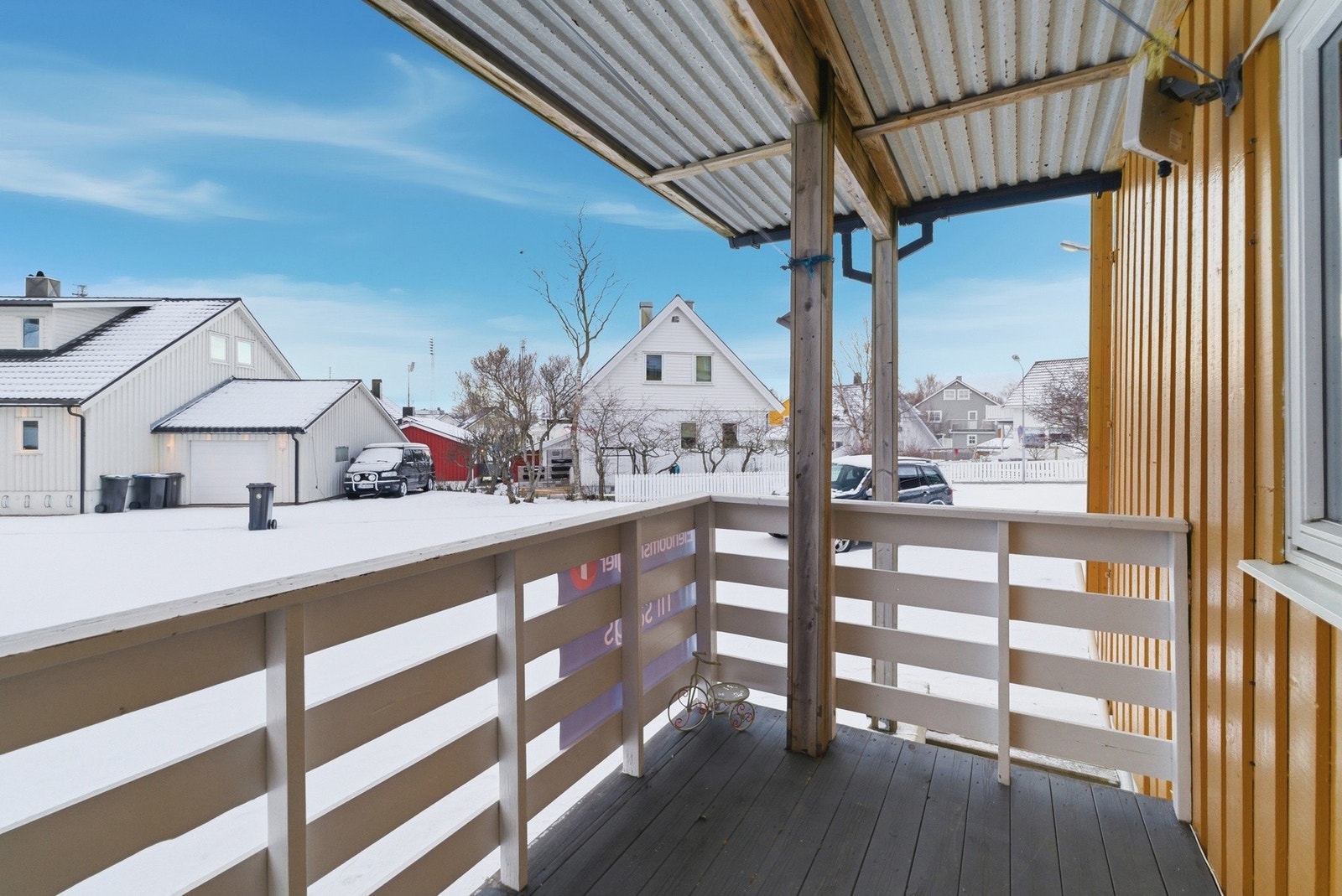 Balkong med plass til tilhørende møblement. Galleribilde