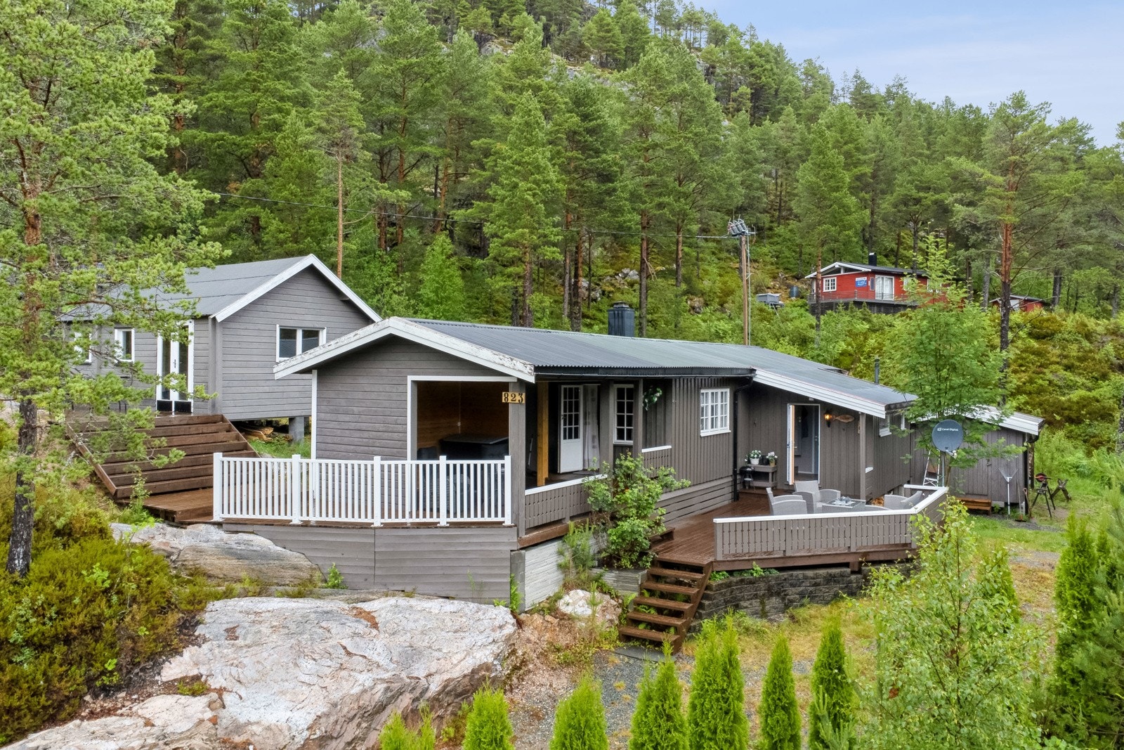 EIE eiendomsmegling ved Daniel Lanto har gleden av å presentere Åstfjordveien 823! Foto: Matthias Herzogg. Galleribilde