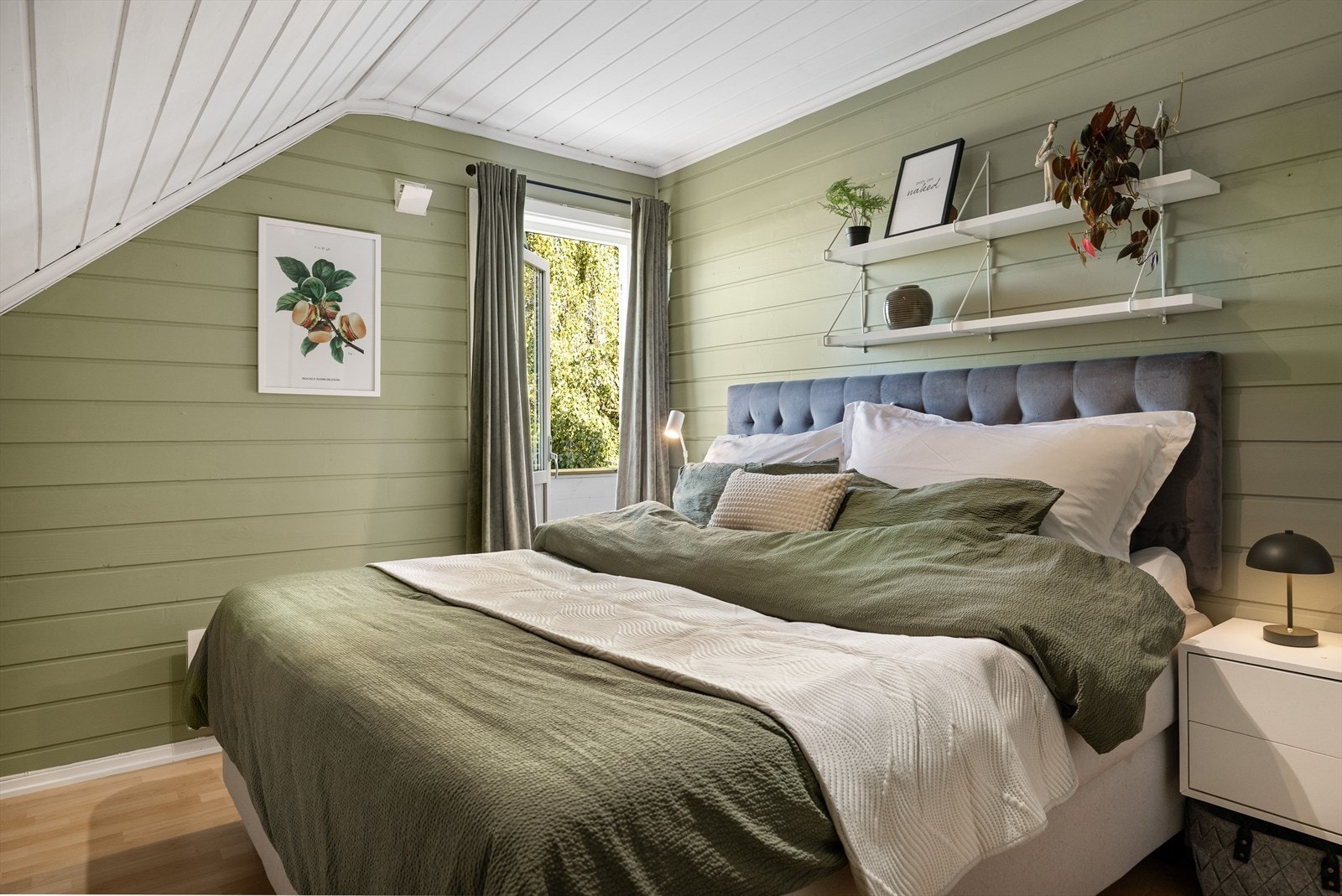 Det har utgang til balkongen. Galleribilde