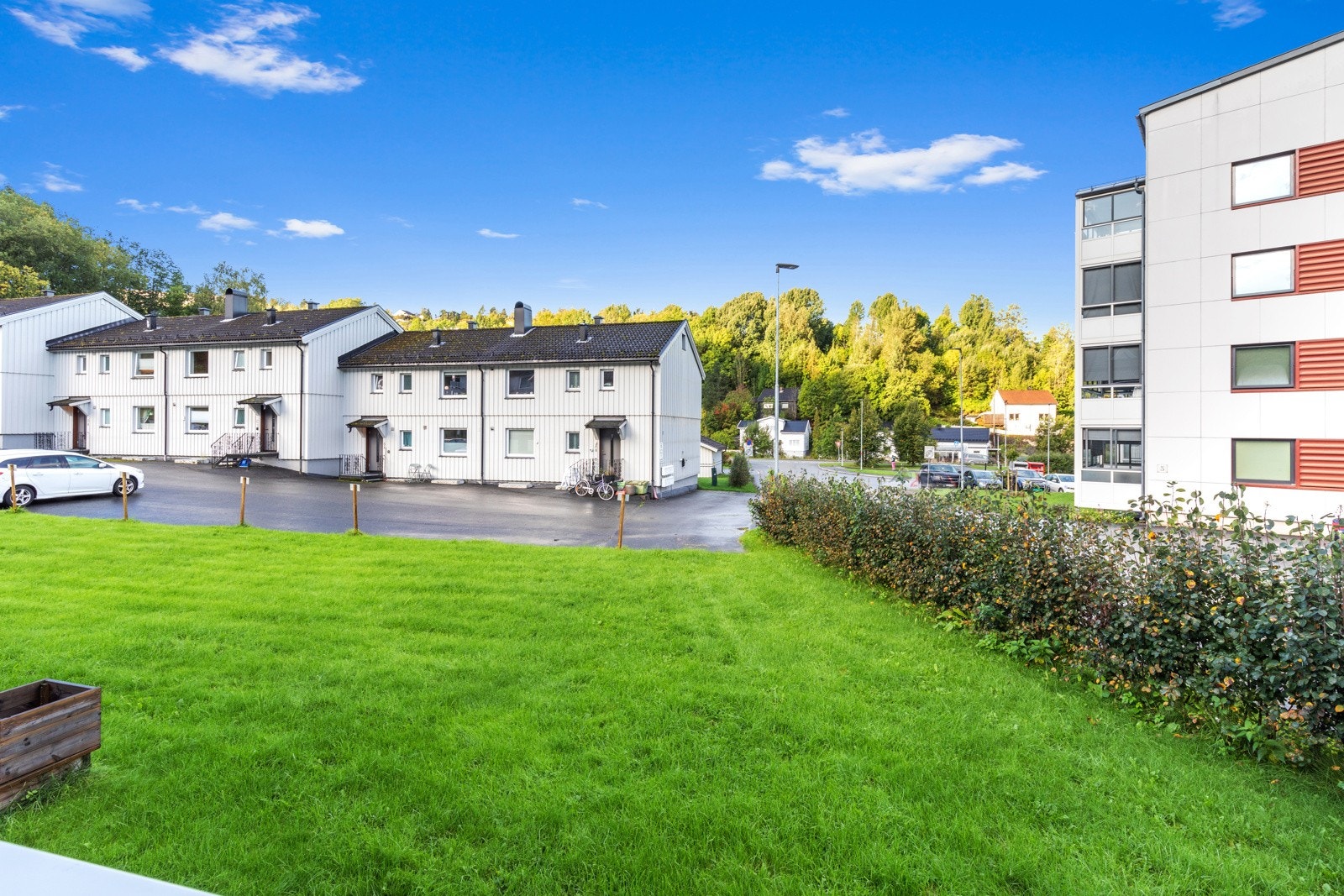 Koselig uteområde rundt leiligheten med gode turmuligheter i nærheten. Galleribilde