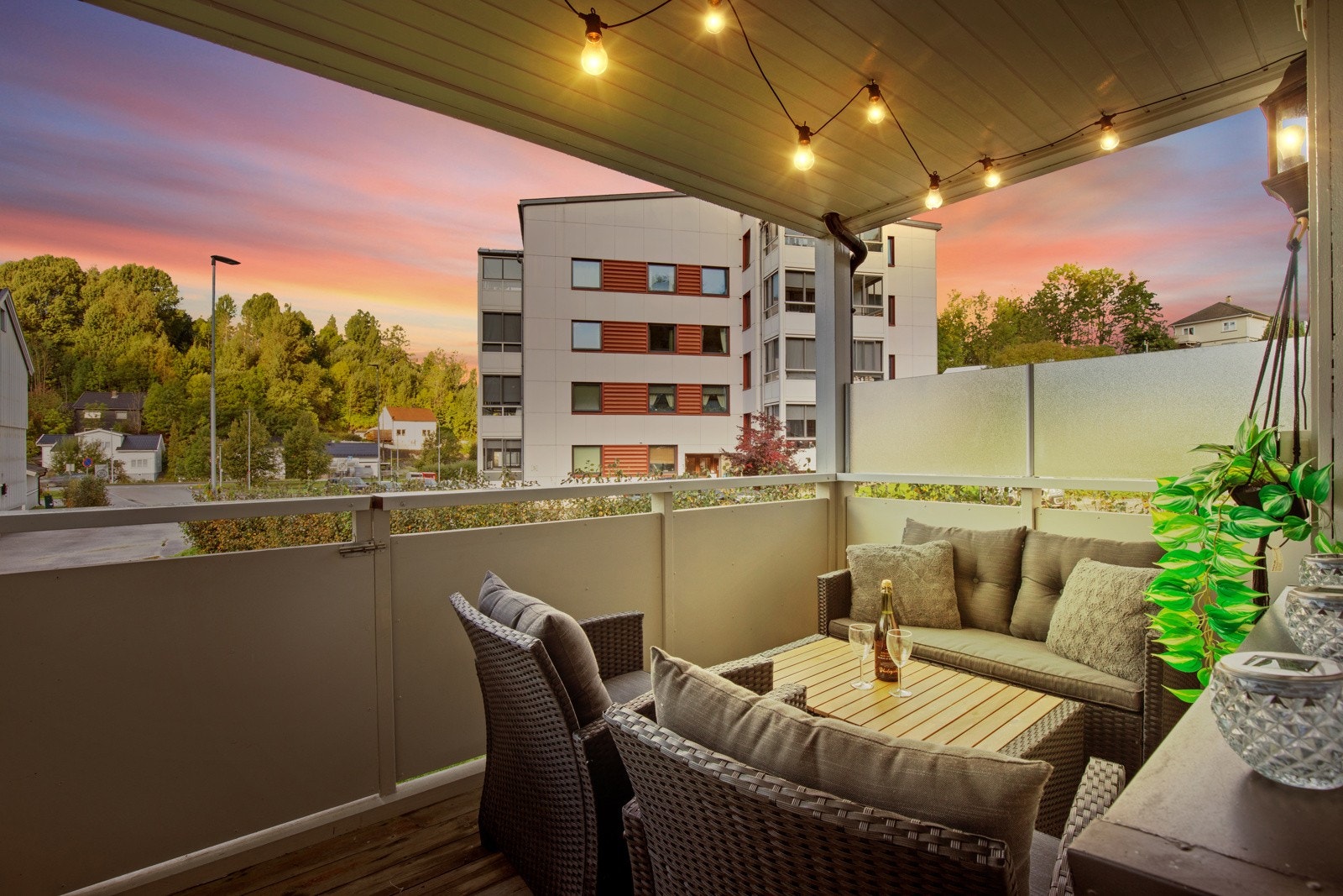 Illustrert kveldsbilde. Galleribilde