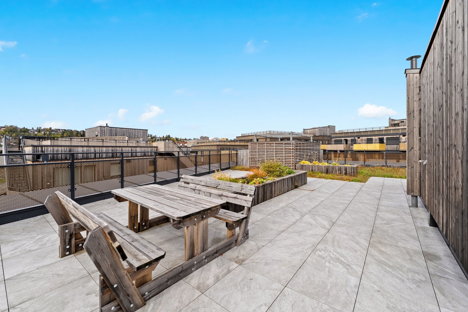 Felles takterrasse med sittegrupper Galleribilde