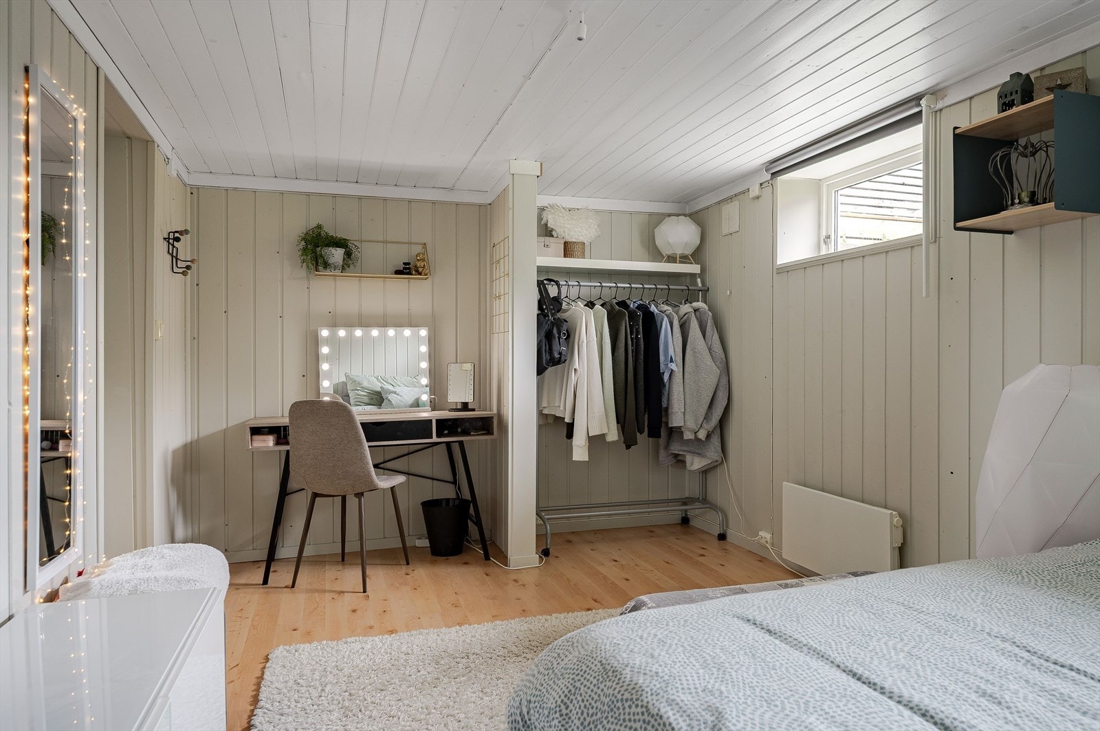 Rom i kjeller innredet som soverom 5. Det gjøres oppmerksom på at rommet ikke er godkjent for varig opphold. Galleribilde