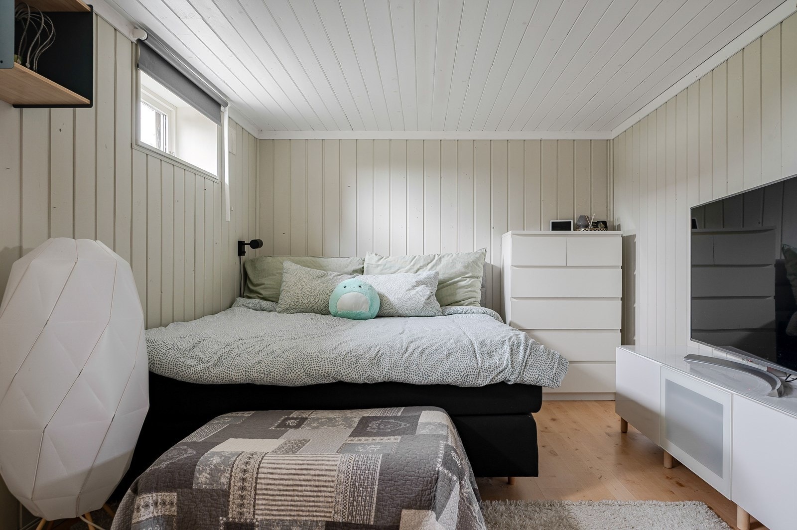 Rom i kjeller innredet som soverom 5. Det gjøres oppmerksom på at rommet ikke er godkjent for varig opphold. Galleribilde