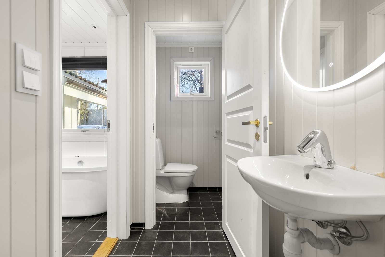 Det er i tillegg i 1.etg et stort vaskerom Galleribilde