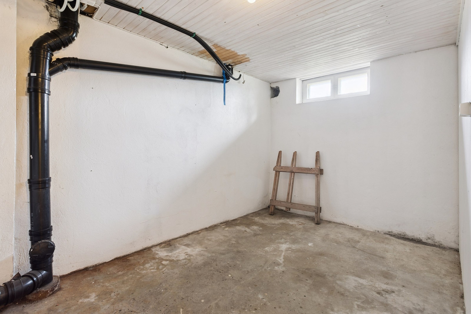 I underetasjen finnes flere boder som gir rikelig med lagringsmuligheter. Galleribilde