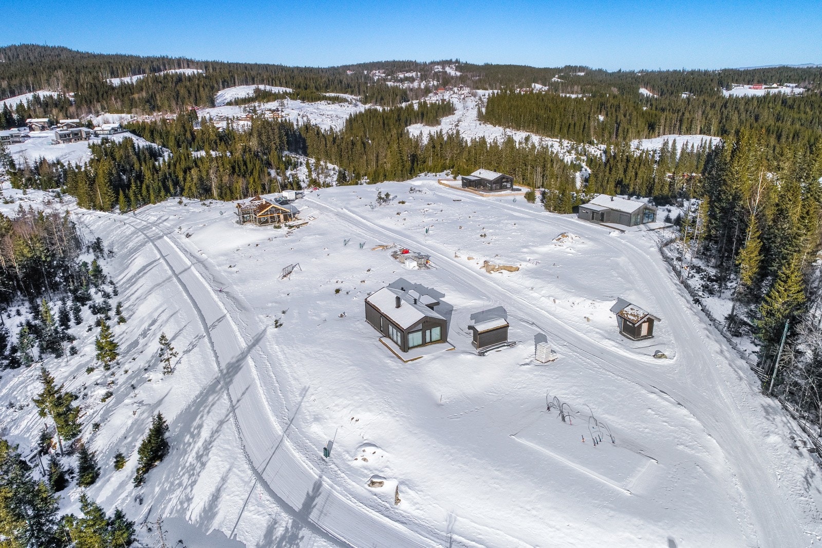 Området består i all hovedsak av nyere fritidsboliger med gode muligheter for friluftsliv sommer og vinter. Og rett utenfor døra finner du preparerte skiløyper og løypenettet . Det er også gode forhold for tursykling, og bare noen minutters gange til Myll Galleribilde