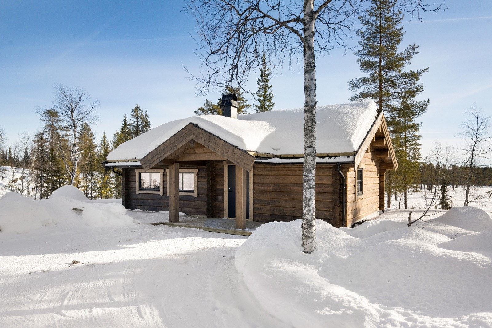 Området har en idyllisk beliggenhet i naturrikt område på åsen mellom Begnadalen og Land, ca. 560 m.o.h. Galleribilde