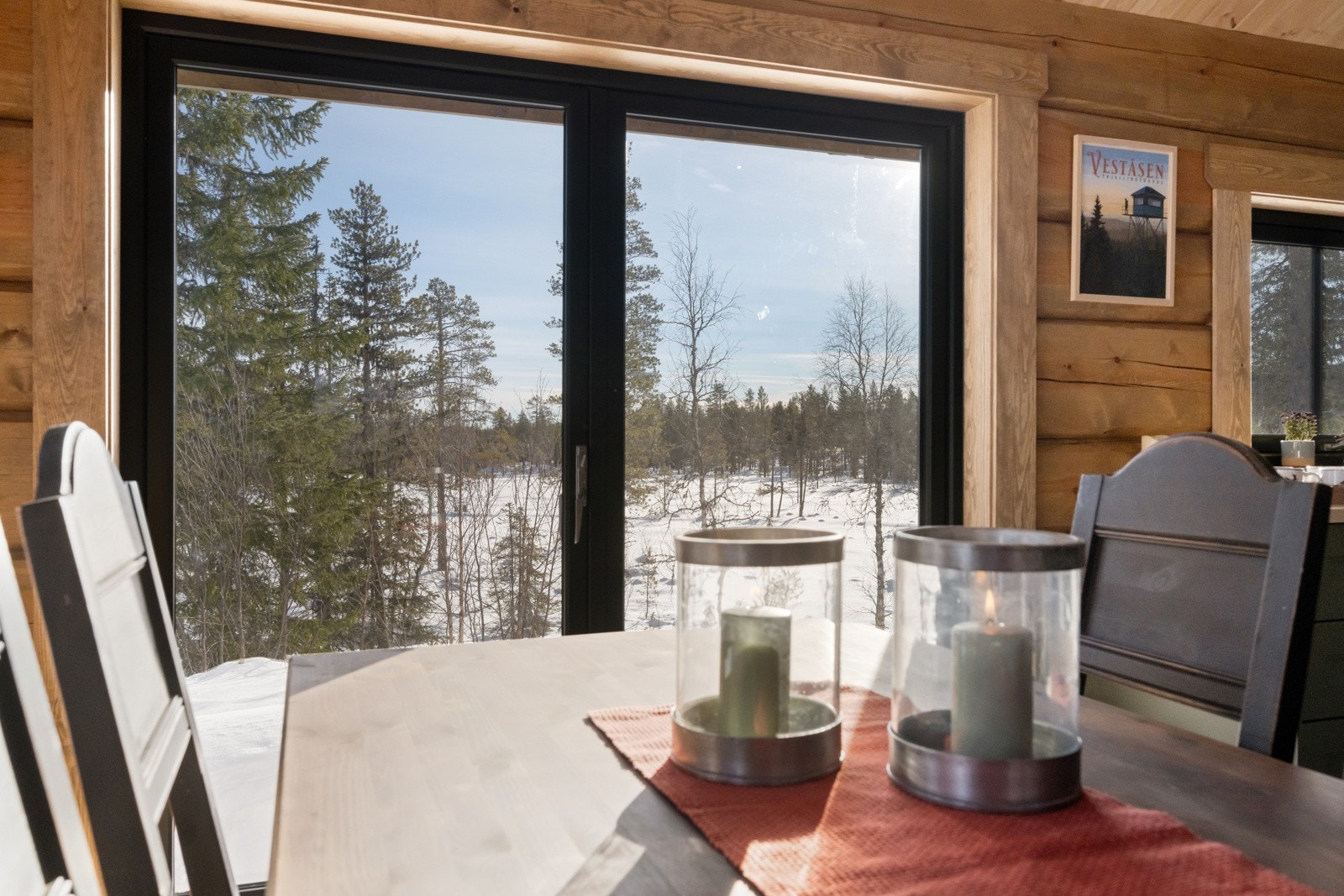 Nydlig utsikt til omgivelsene og naturen fra vinduene Galleribilde