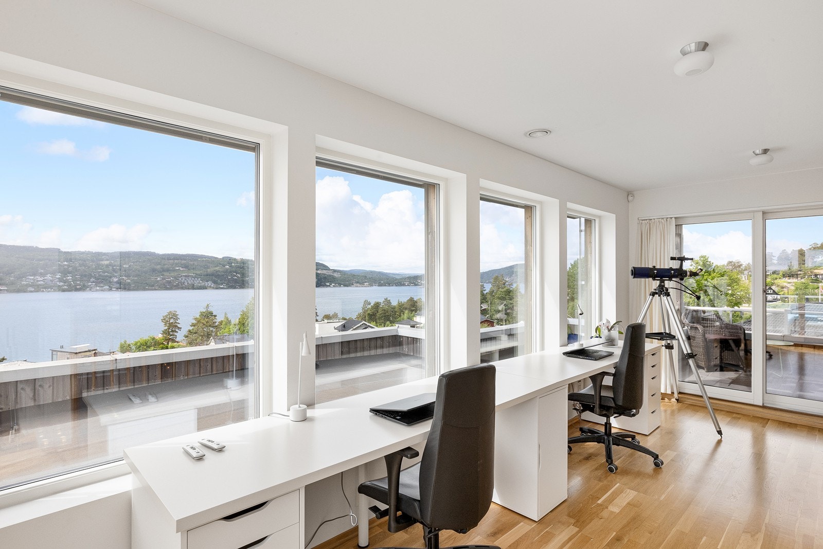 Vidstrakt fjordutsikt Galleribilde