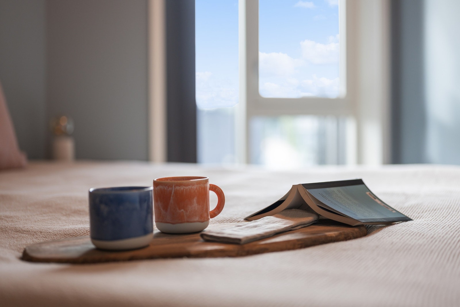 Start dagen i rolige og behagelige omgivelser på soverommet. Galleribilde