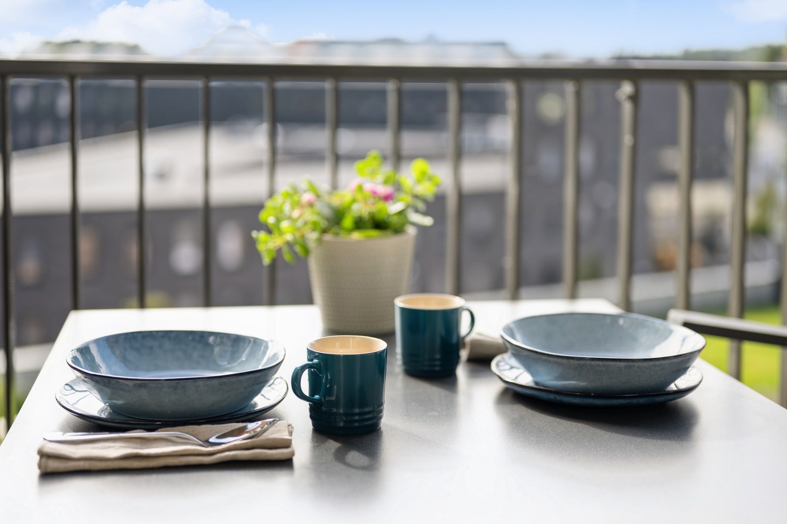 Nyt måltider og avslappende stunder på balkongen Galleribilde