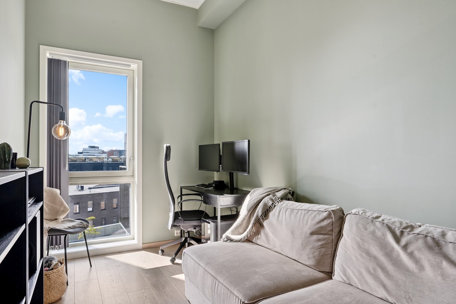 Det andre soverommet egner seg ypperlig som kontor, gjesterom eller barnerom. Galleribilde