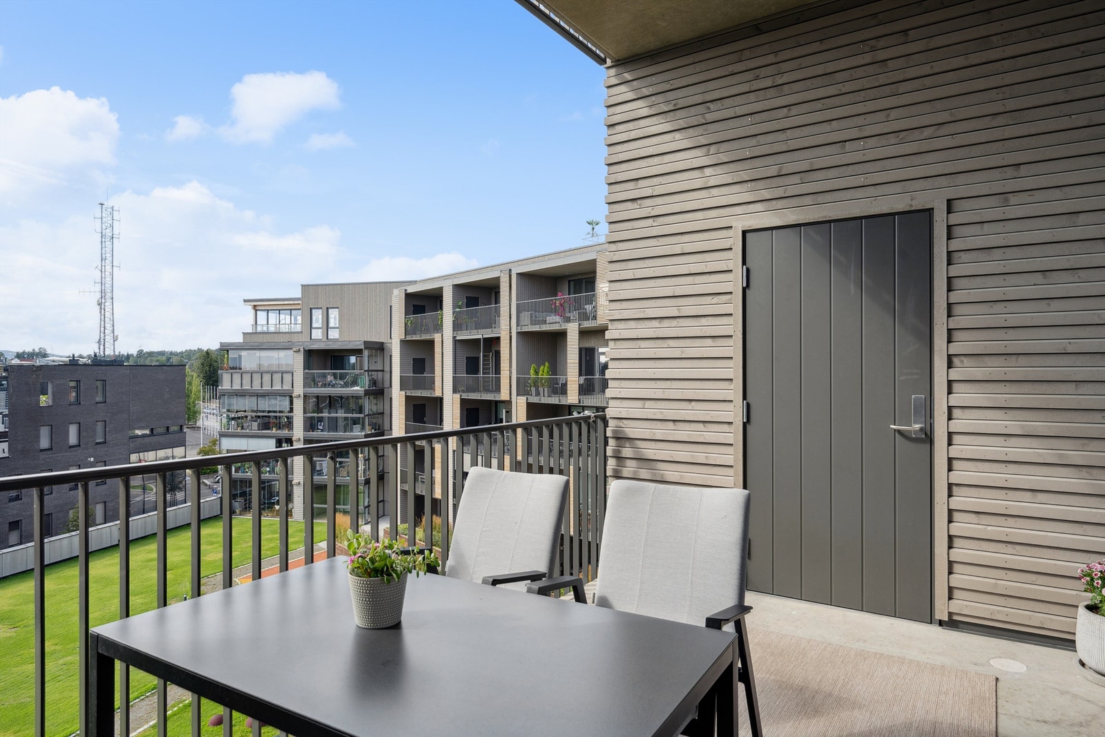 Leiligheten har til sammen 3 boder, den ene med adkomst fra balkongen. Galleribilde