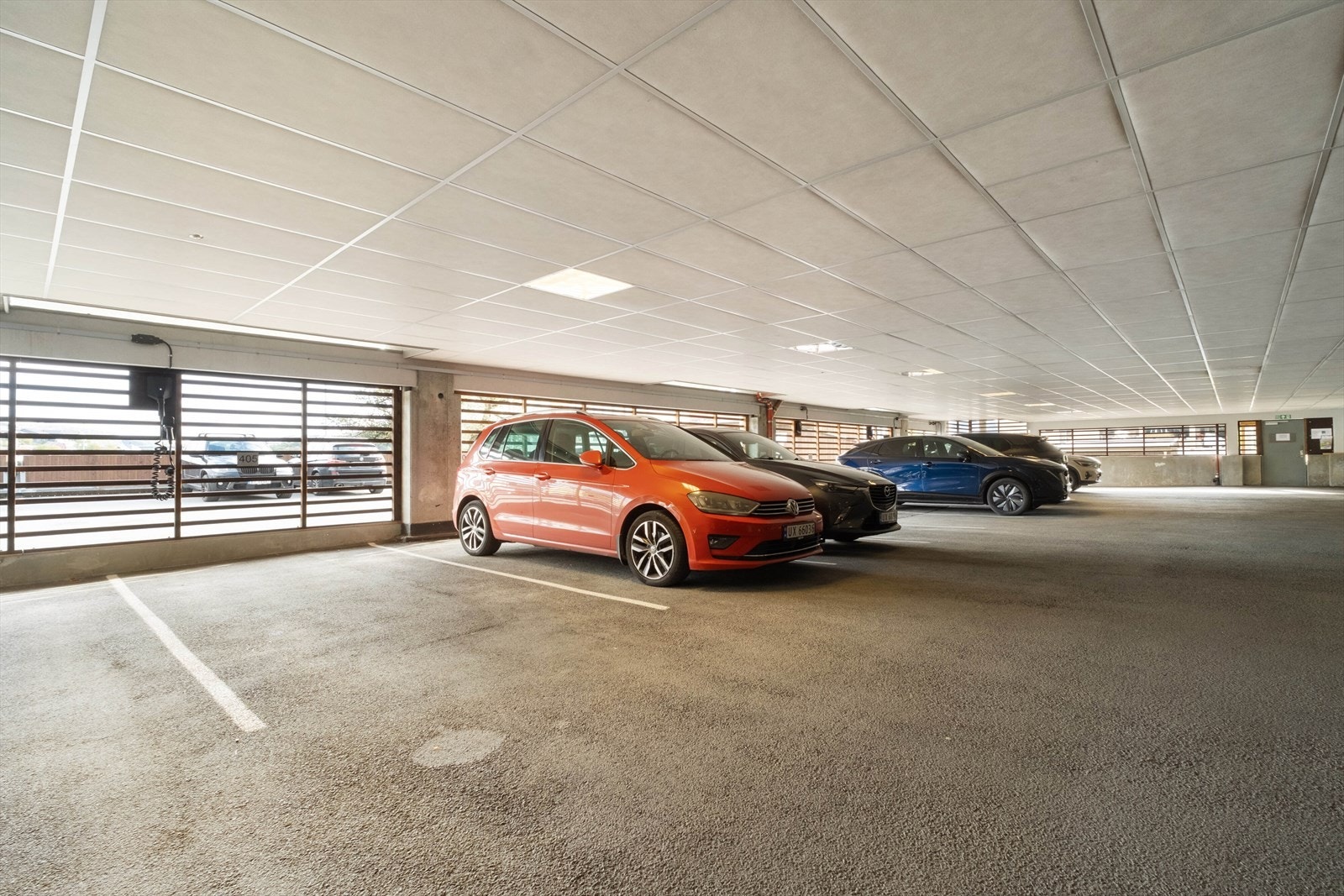 Garasjeanlegget tilbyr trygg og tørr parkering året rundt. Galleribilde