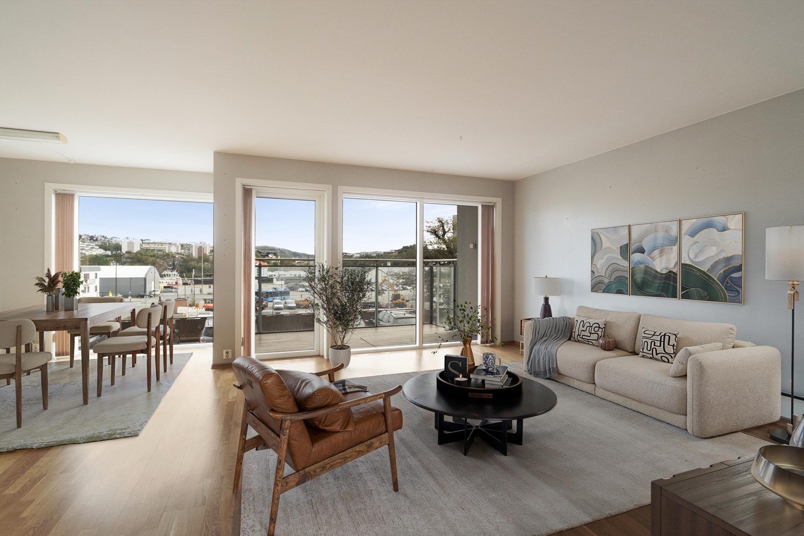 Her kan man spise frokost og samtidig følge med på aktiviteten i byhavnen, eller lukke gardinene og nyte privatlivets ro og fred. (Bildet er digitalt møblert) Galleribilde