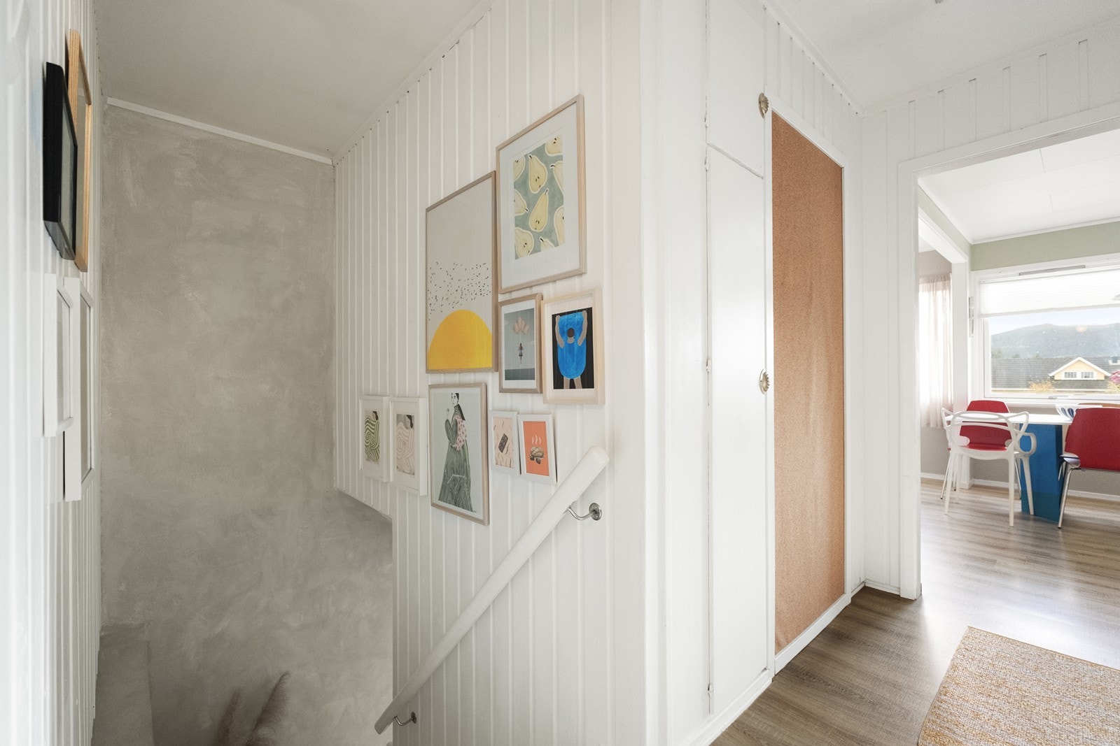 Gang/ trapperom med åpning direkte mot stue/ kjøkken. Galleribilde