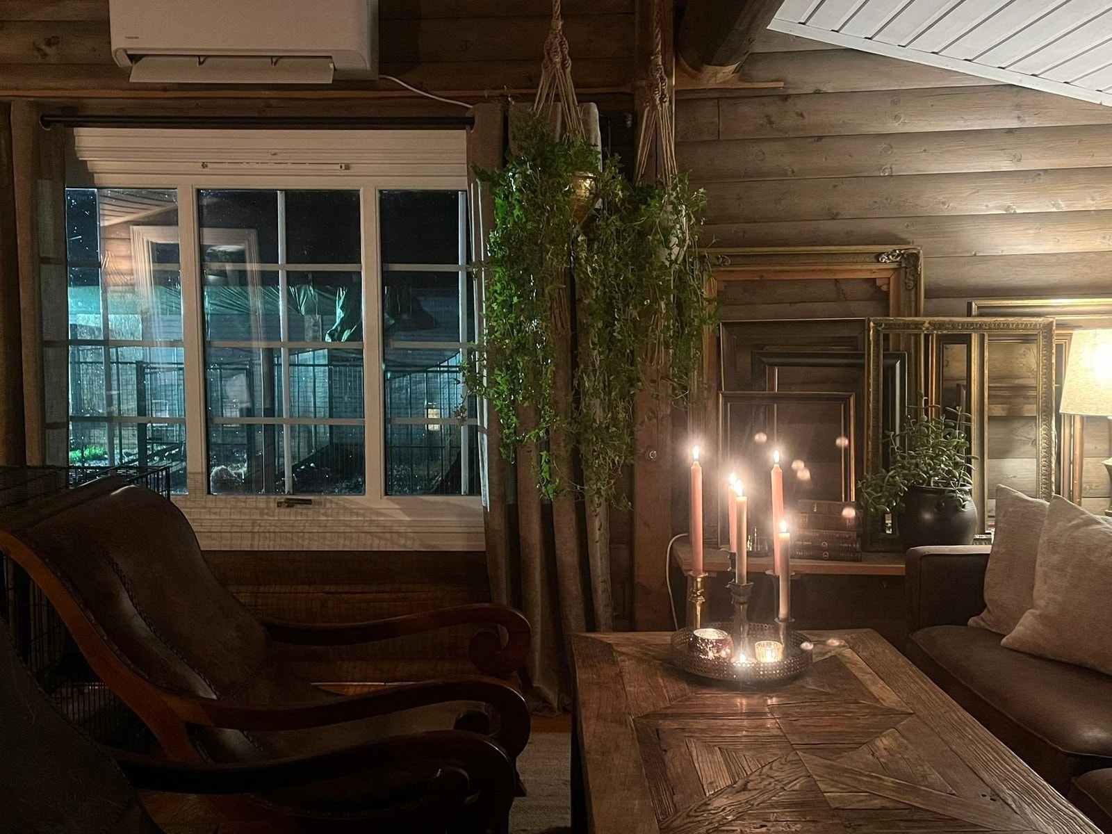 Her er det også plass til ekstra gode hvilestoler hvis man ønsker det i tillegg til sofa. Galleribilde