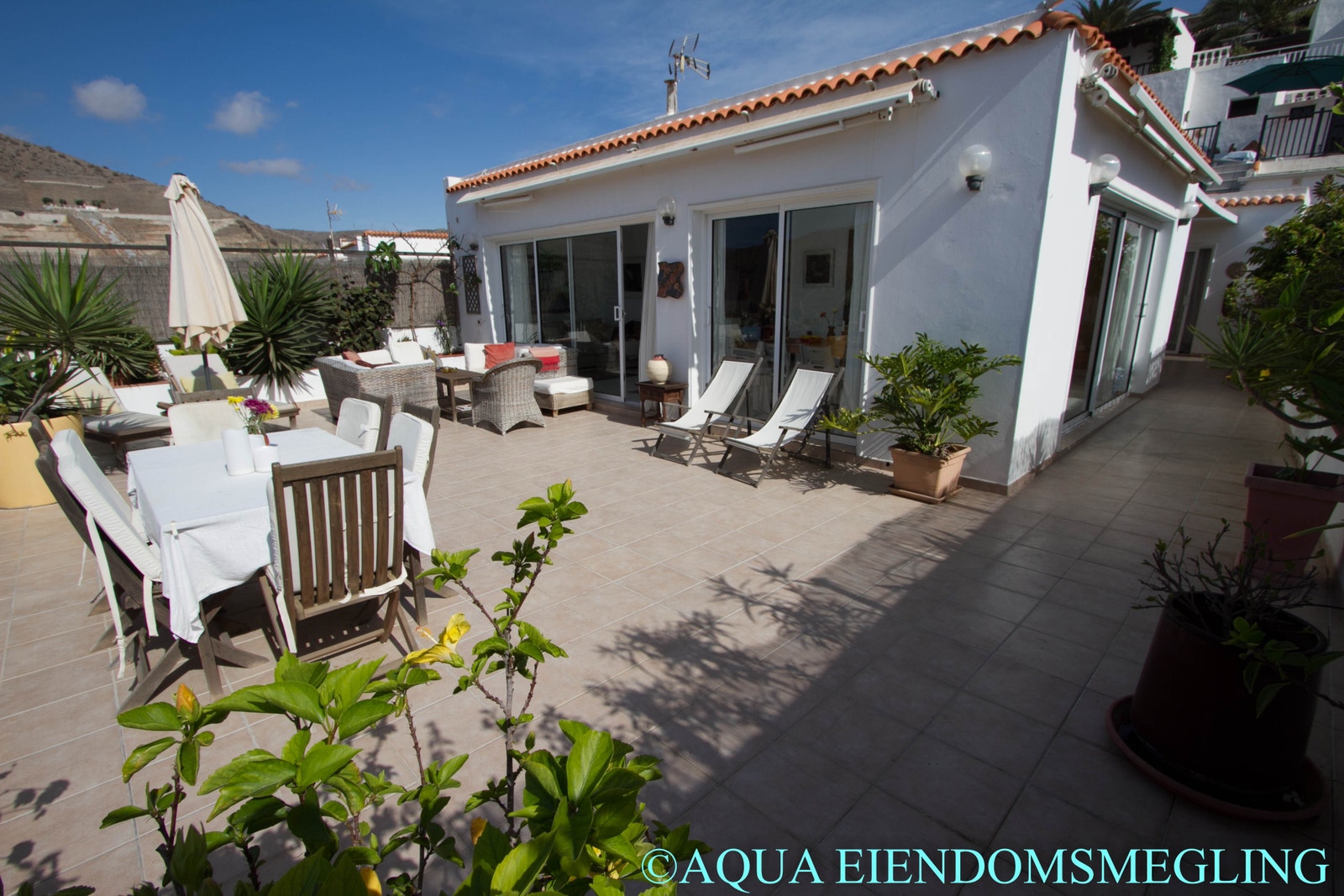 Terrasse foran huset Galleribilde