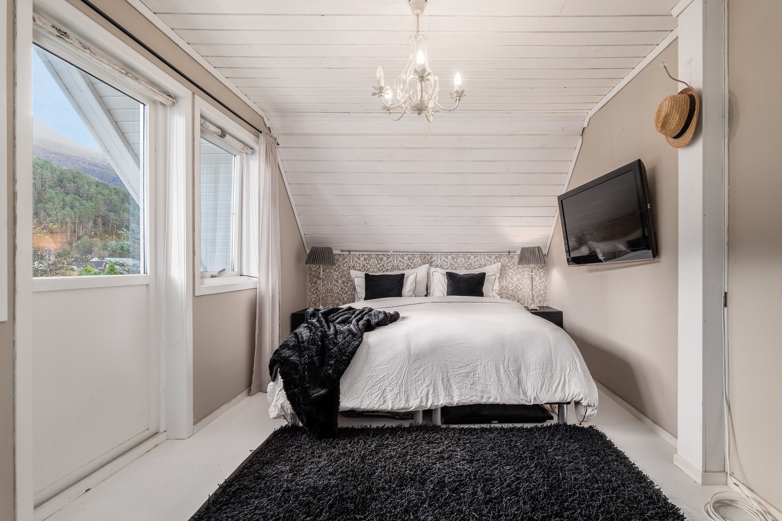 Hovedsoverommet i 2. etasje har duse og behagelige toner på overflater. Galleribilde