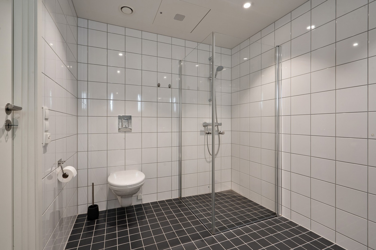 Termostatstyrte varmekabler på badet Galleribilde