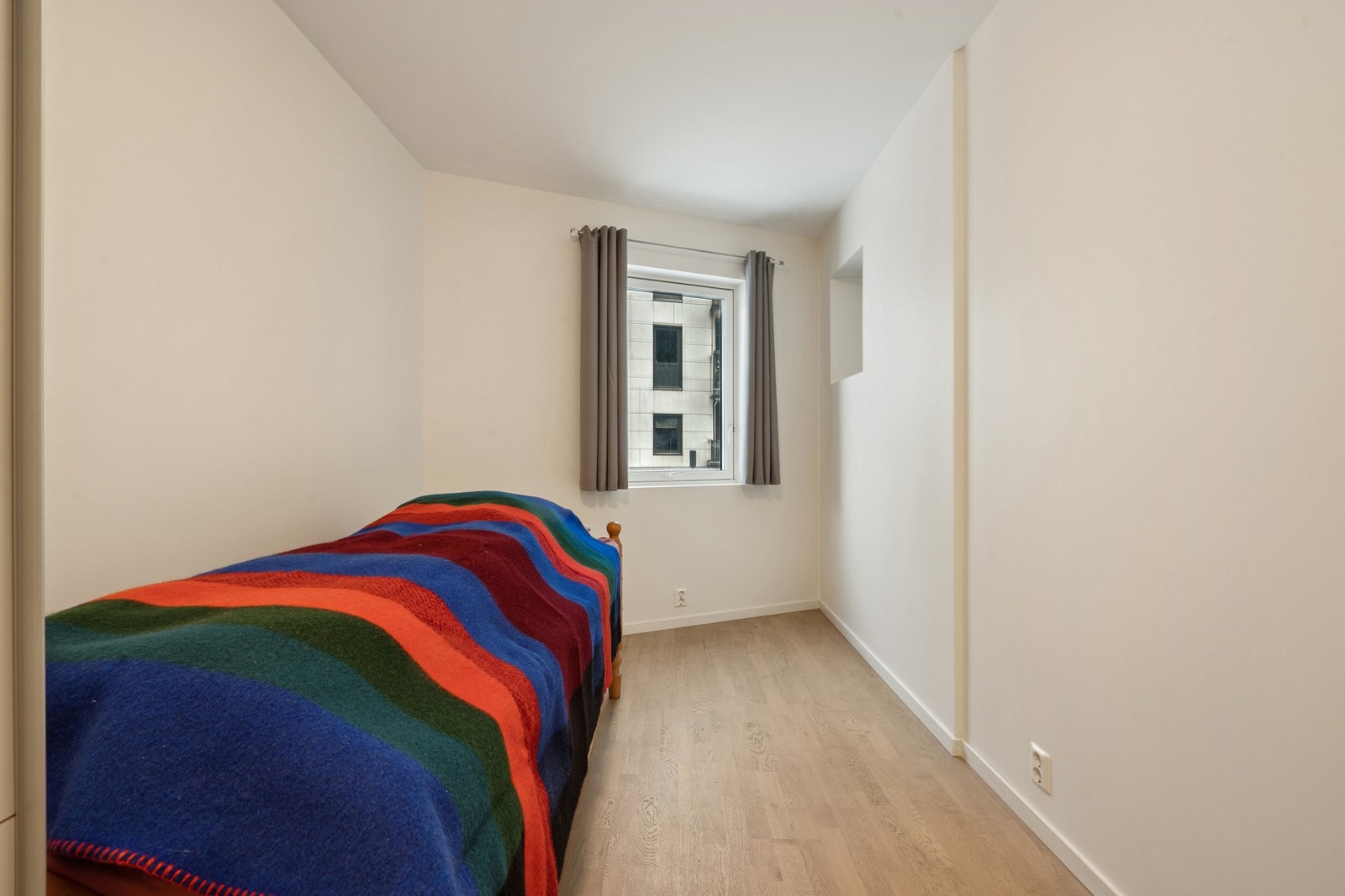 Begge soverommene har garderobeløsning Galleribilde